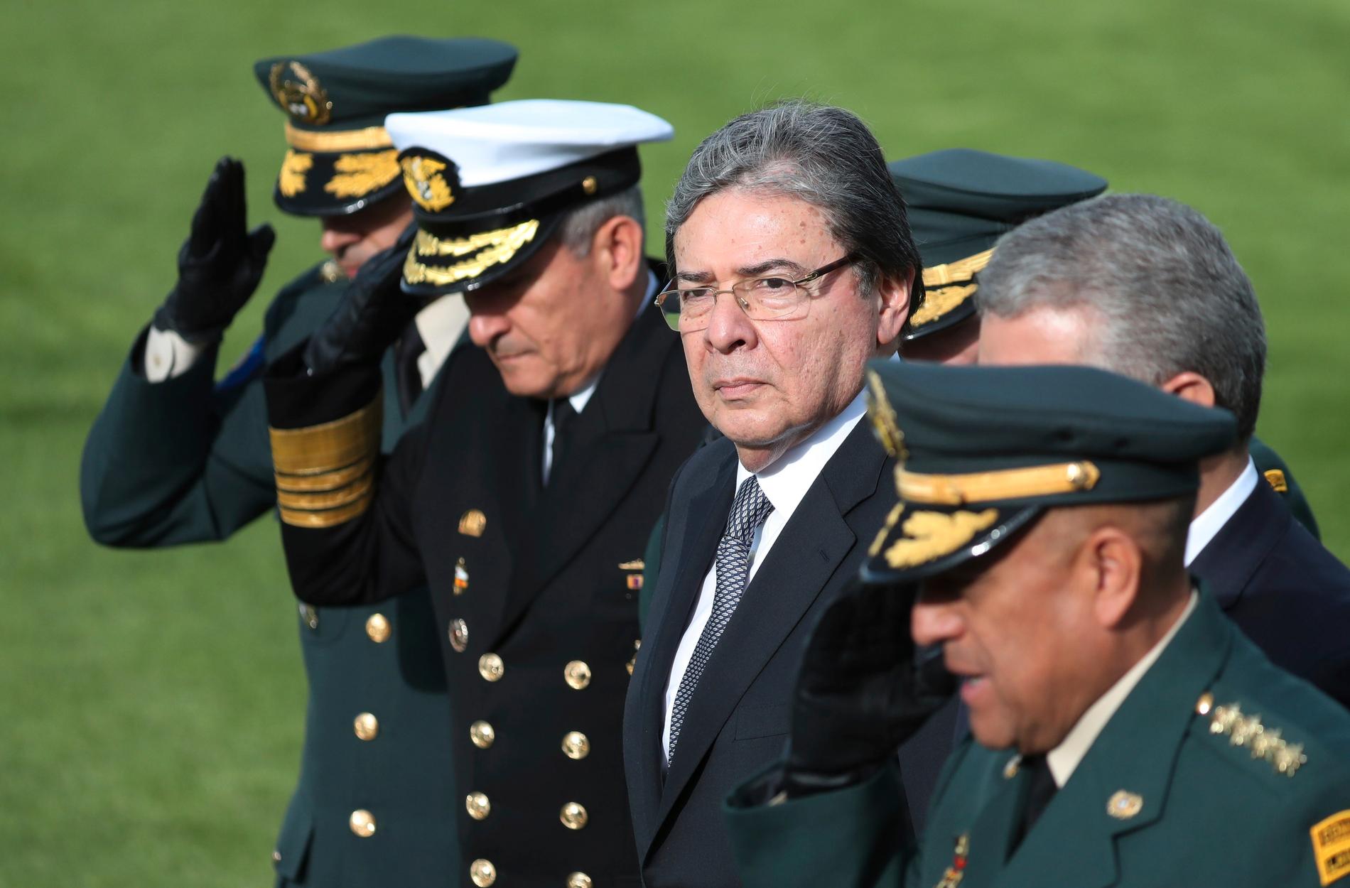 Colombias försvarsminister Carlos Holmes Trujillo under en militäruppvisning i november 2019.