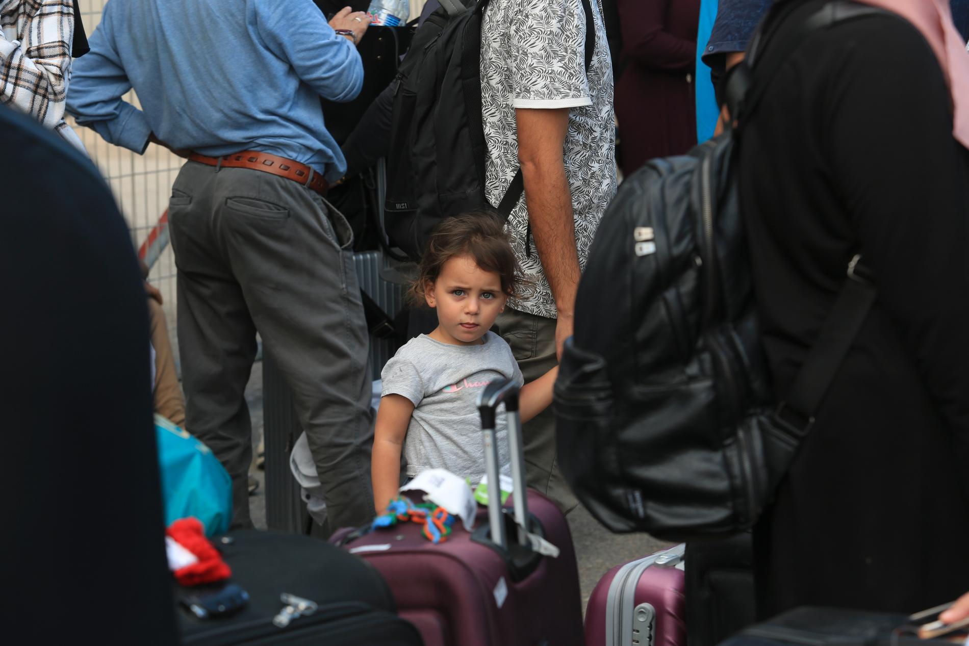 Palestinska flyktingar vid gränsen till Egypten.