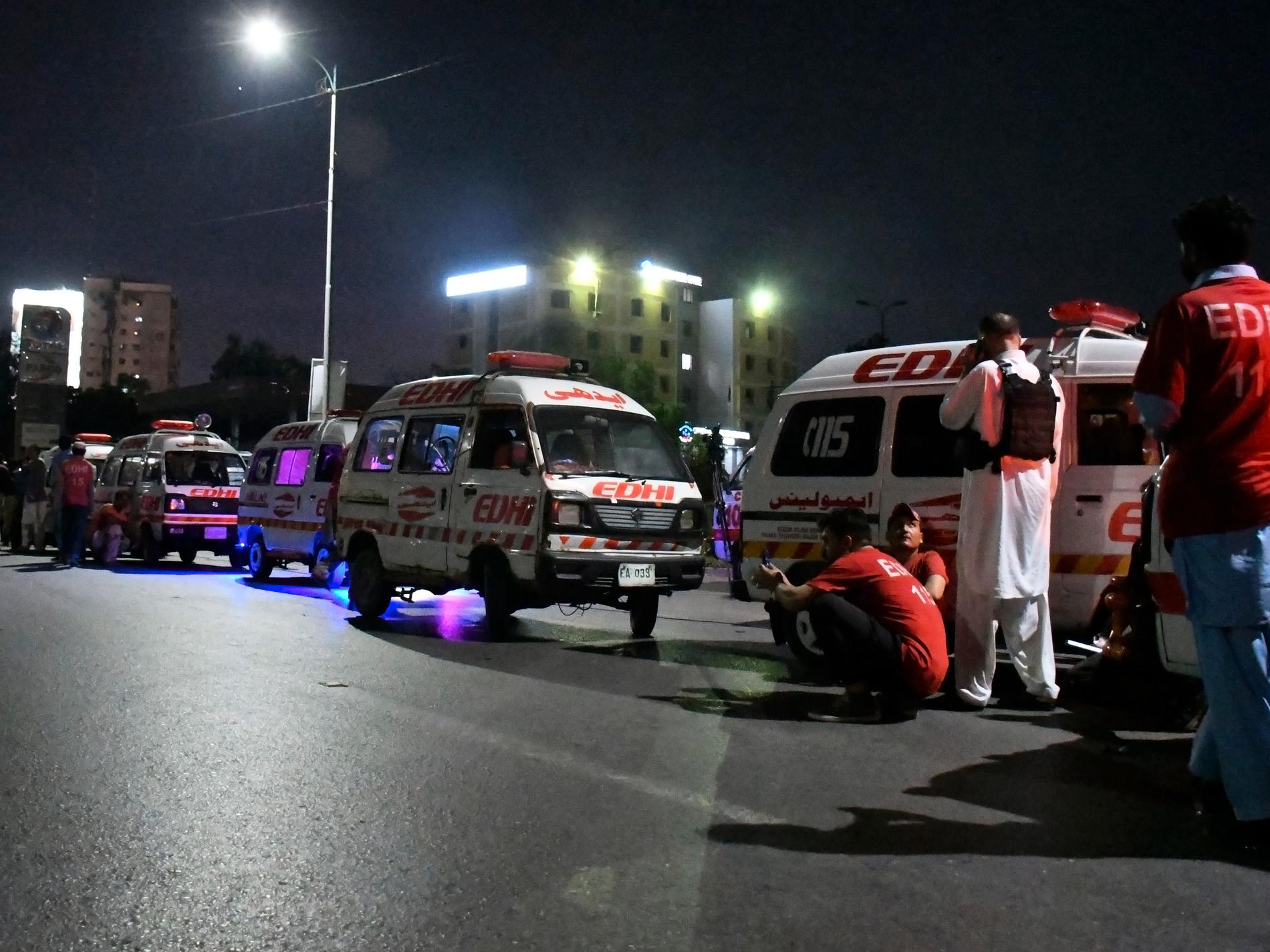 Flera döda i attack mot polishögkvarter