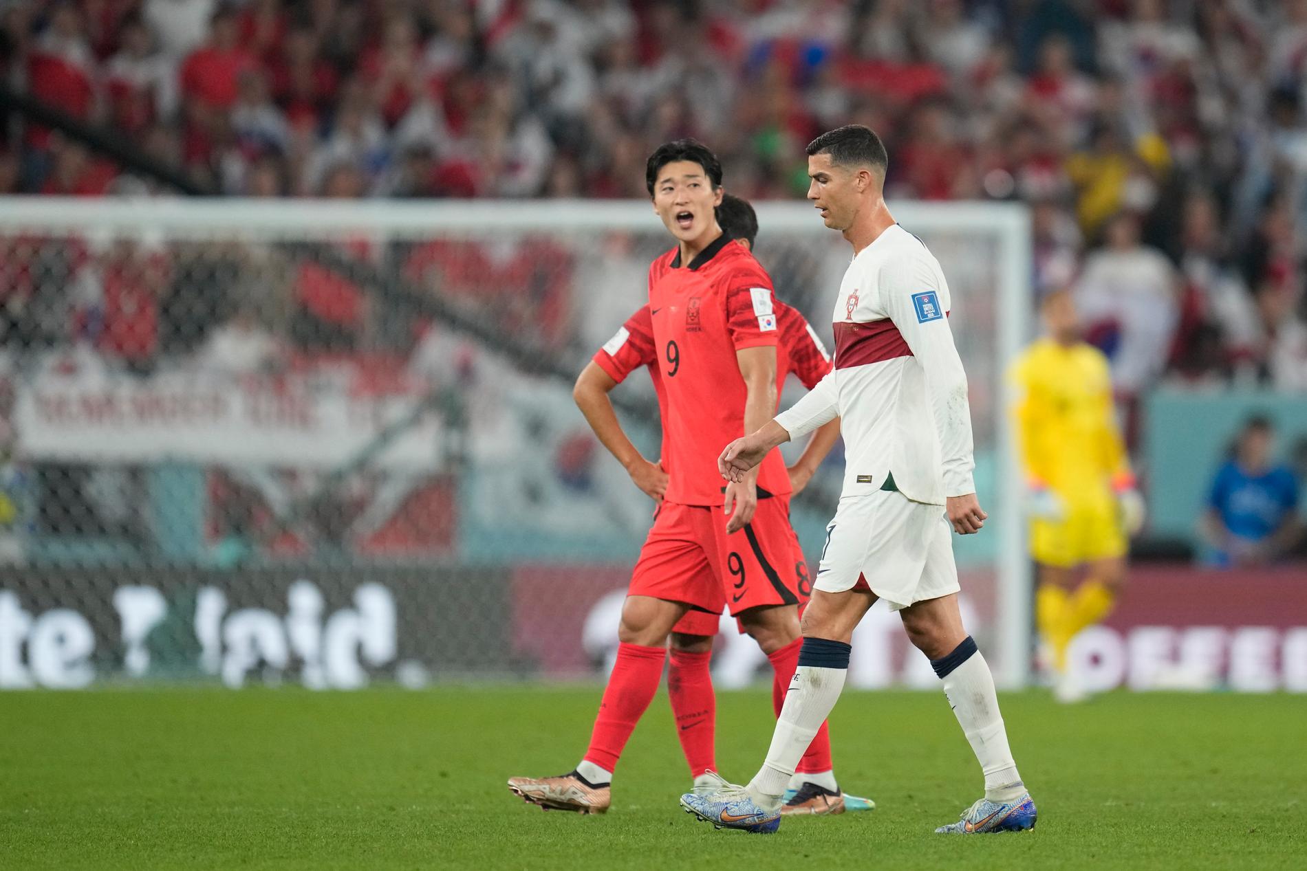 Sydkoreas Cho Gue-Sung och Portugals Cristiano Ronaldo.