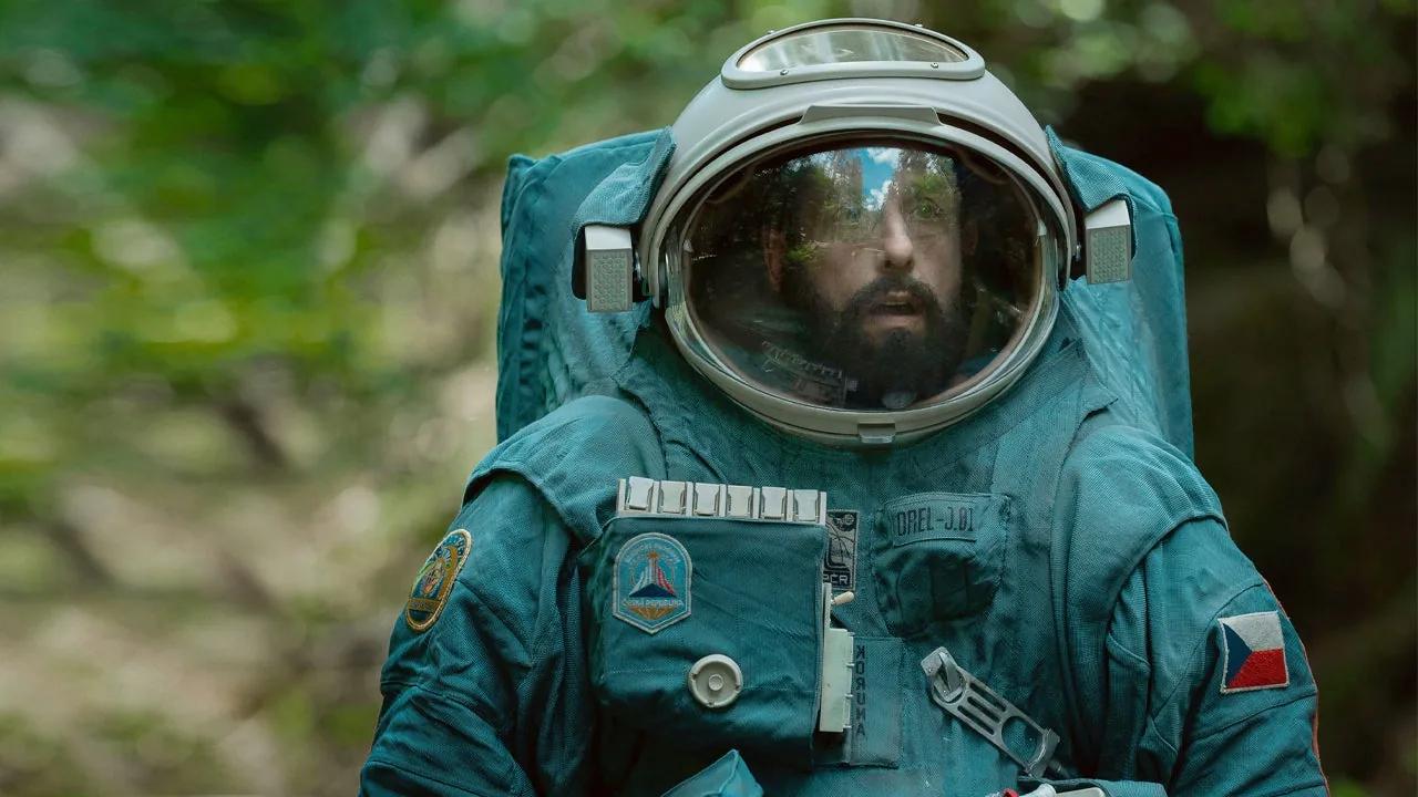 Adam Sandler i ”Spaceman”.