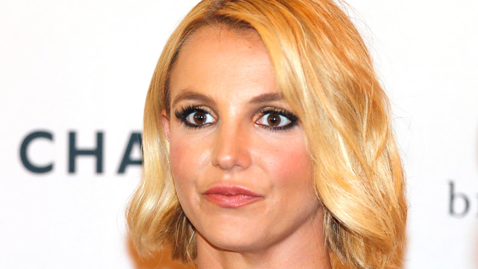 Britney Spears tvingades sitta i två veckors karantän för att få träffa sina söner. 