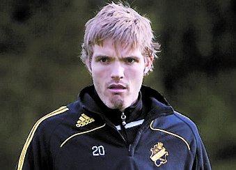 Jos Hooiveld lämnar AIK för Celtic. Kontraktet skrivs under i morgon.