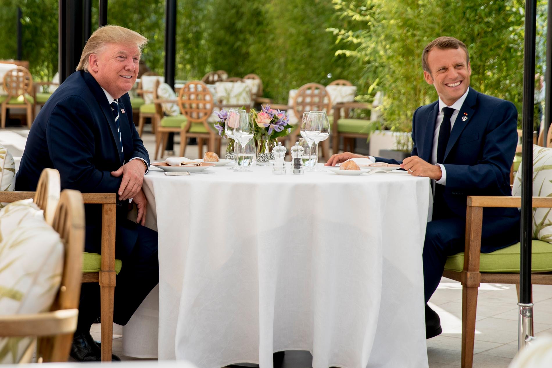 USA:s president Donald Trump bjöds på lunch av sin franske motpart Emmanuel Macron när han anlände till G7-mötet.