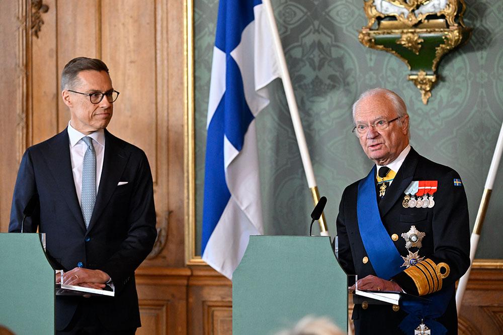 Kungen och presidenten gjorde varsitt pressuttalande på Kungliga slottet.  