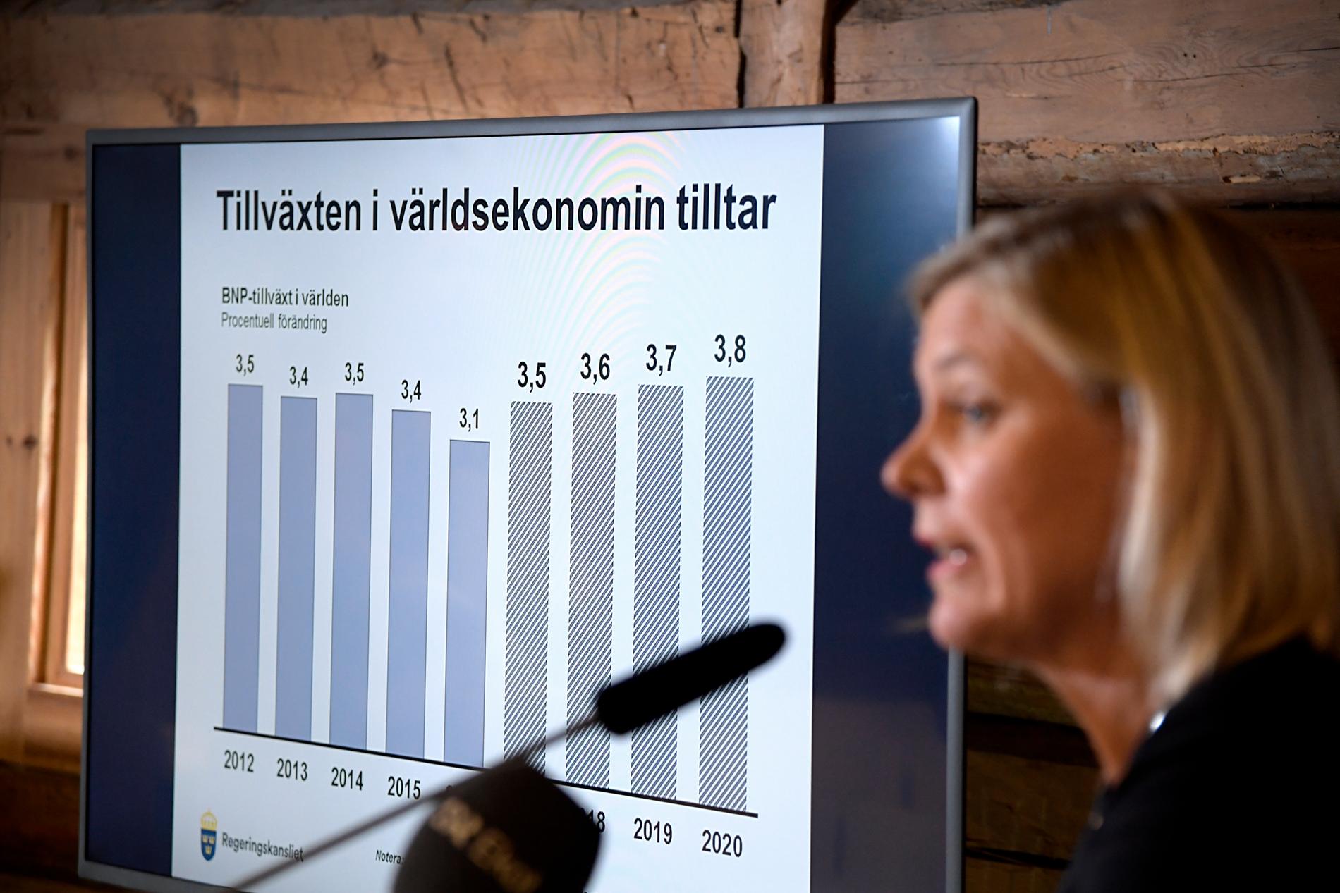 Finansminister Magdalena Andersson (S) presenterar prognossiffror på Harpsund 2017. Arkivbild.