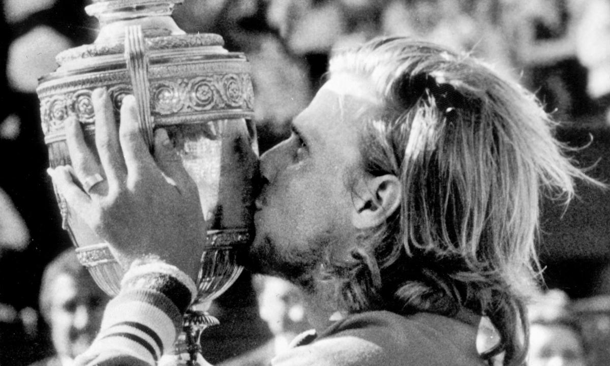 Borg kysser Wimbledons segerbuckla för andra året i rad.