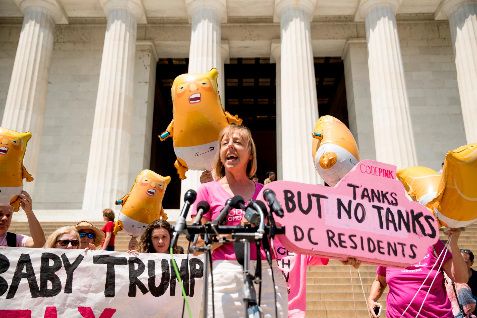Aktivister och Trumpkritiker räknar med att protestera under president Donald Trumps nationaldagstal. som han ska hålla vid Lincoln Memorial i Washington DC.