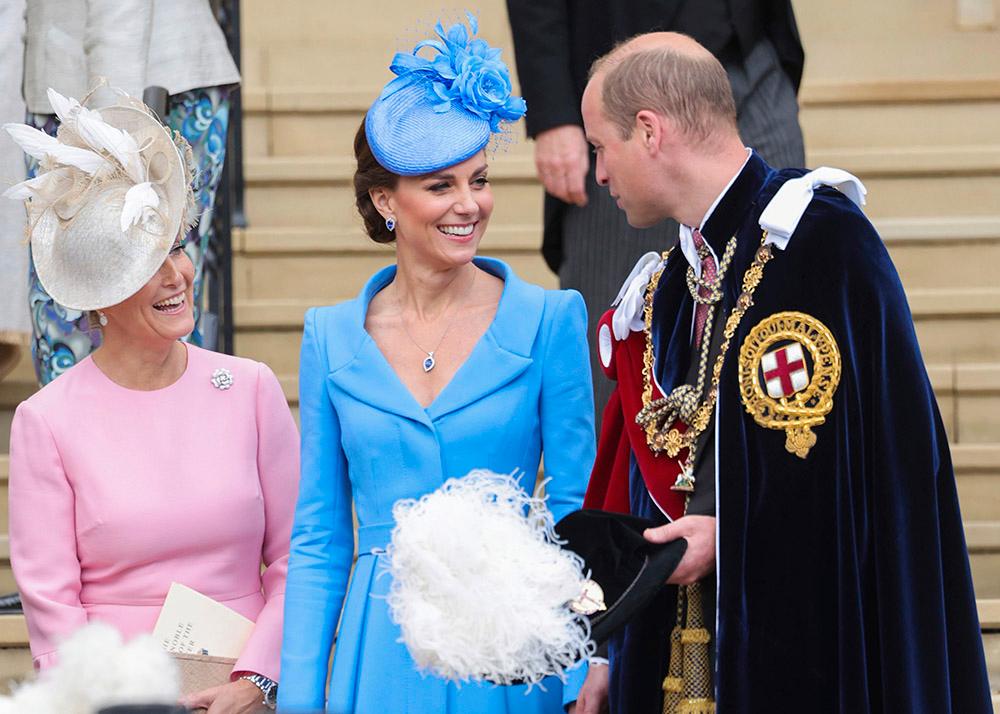 Prins William har redan fått ta emot strumpebandsorden och han och hans fru Catherine var med när det var dags för Camilla att ta emot orden. Det var även prins Edward och Sophie. Edward har också redan fått ta emot utmärkelsen. 