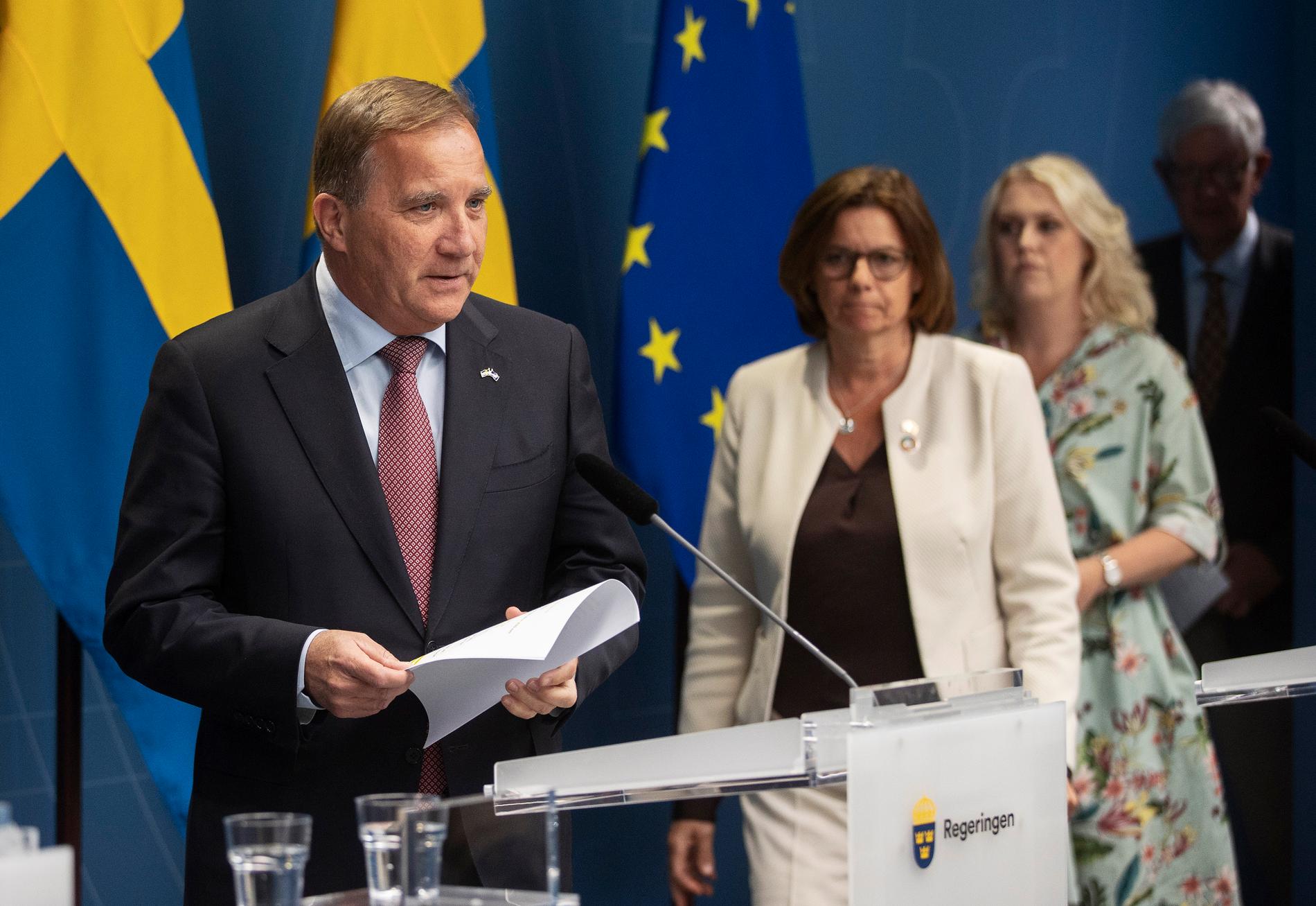 Statsminister Stefan Löfven grillades om Sveriges coronastrategi under söndagens Agenda. 