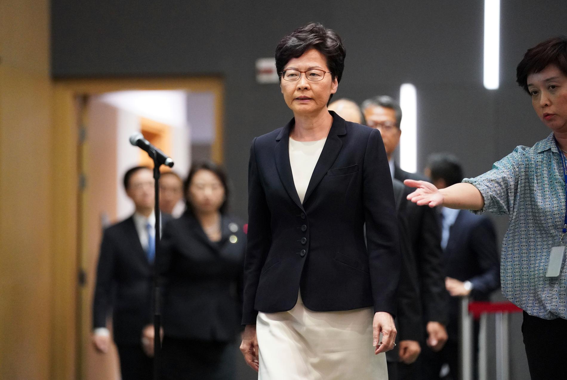 Hongkongs ledare Carrie Lam vid en presskonferens i fredags.