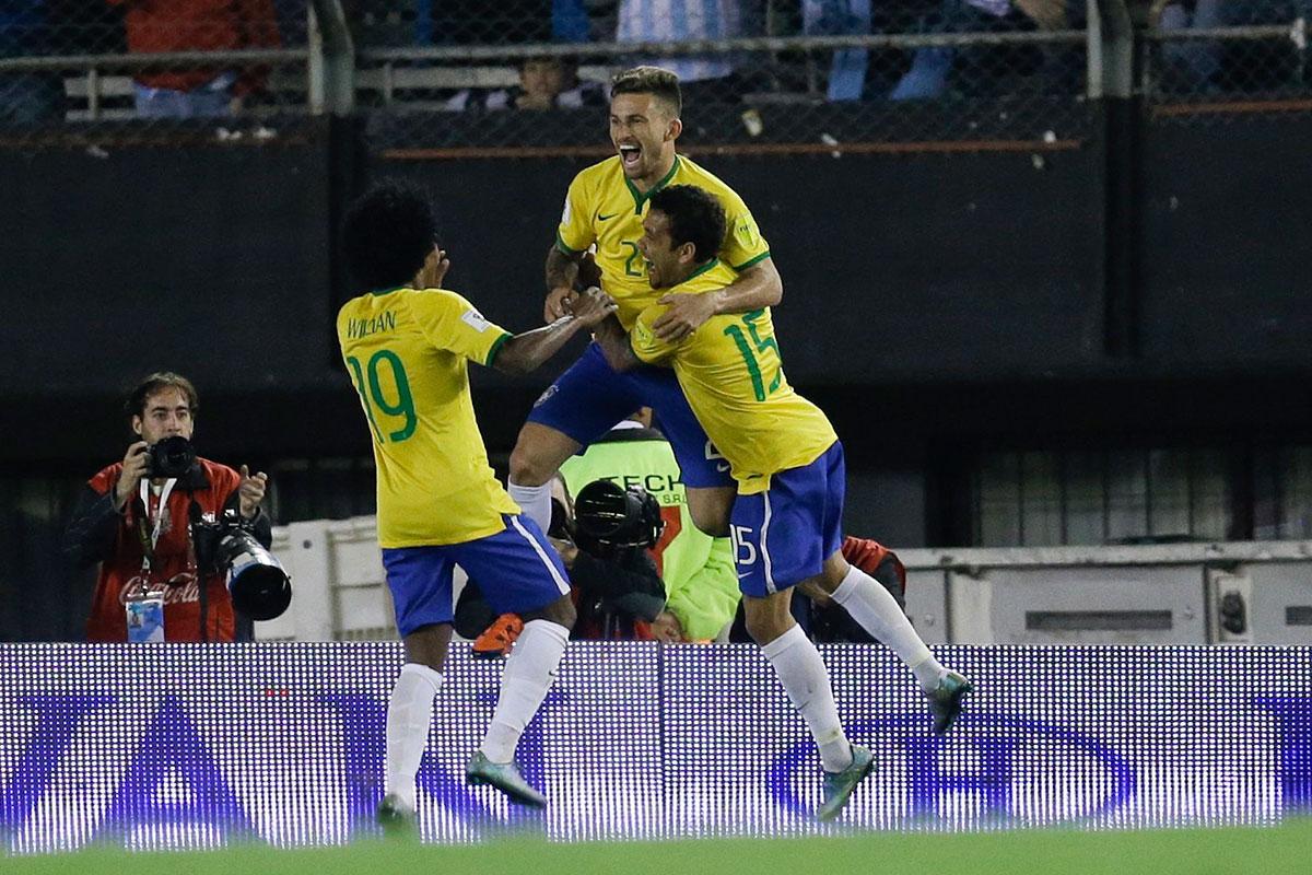 …men i andra halvlek kvitterade Lucas Lima för Brasilien.