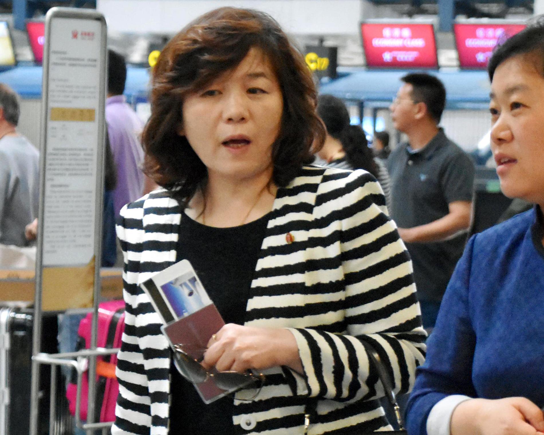 Choe Son-Hui på flygplatsen i Peking våren 2017.