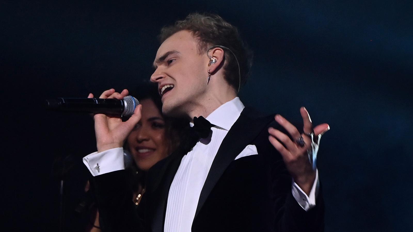 Birkir Blaer, vinnare av ”Idol” 2021, sjunger ”Weightless”.
