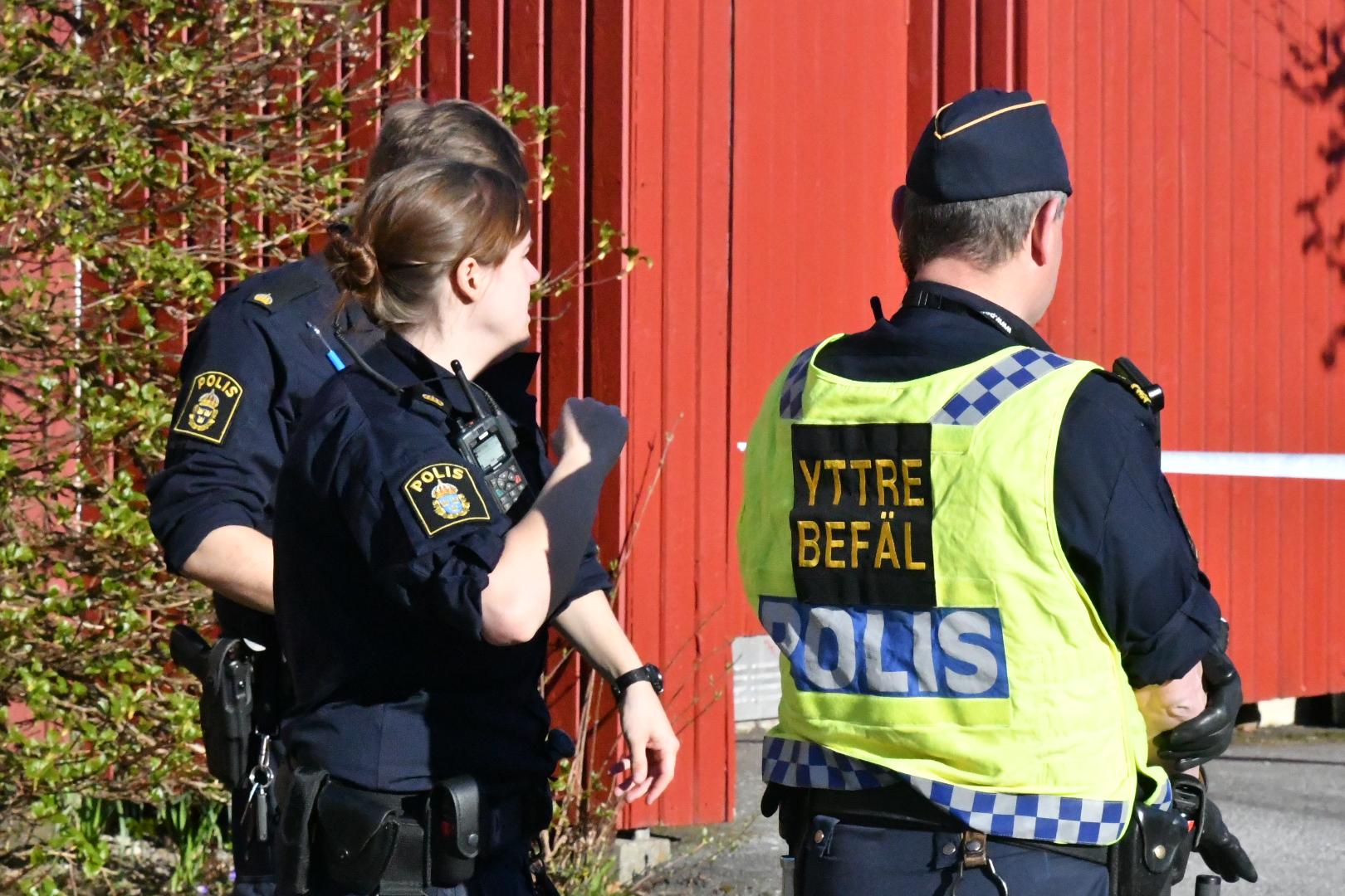 Polisen har spärrat av ett hus i ett villakvarter i Lund. Utreder grovt brott.