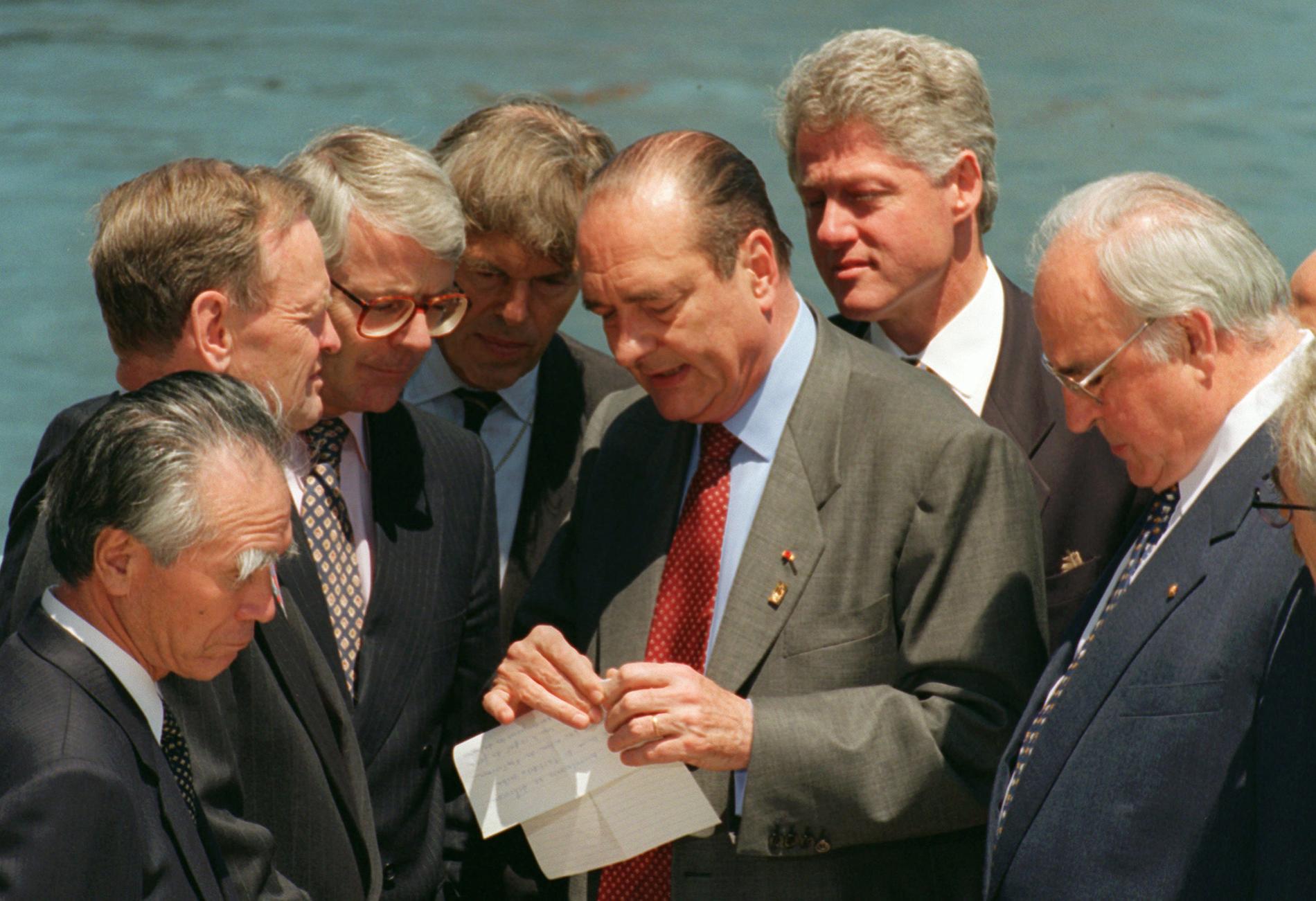 Många höjdare på en och samma bild. Bland andra Tysklands förbundskansler Helmut Kohl, Englands premiärminister John Major, USA:s president Bill Clinton och frankrikes president Jacques  Chirac.