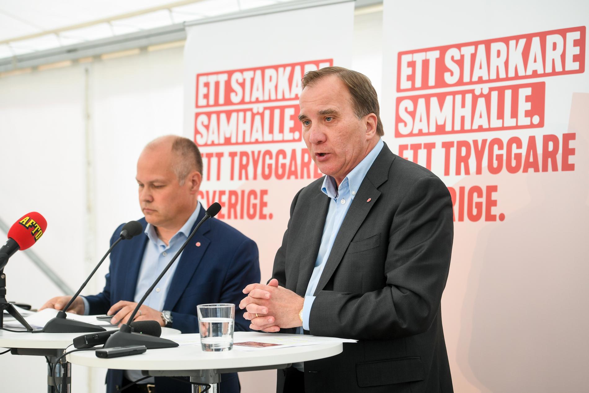 Socialdemokraternas partiledare och statsminister Stefan Löfven (th) håller pressträff med närings- och innovationsminister Mikael Damberg sista dagen av politikerveckan i Järva.