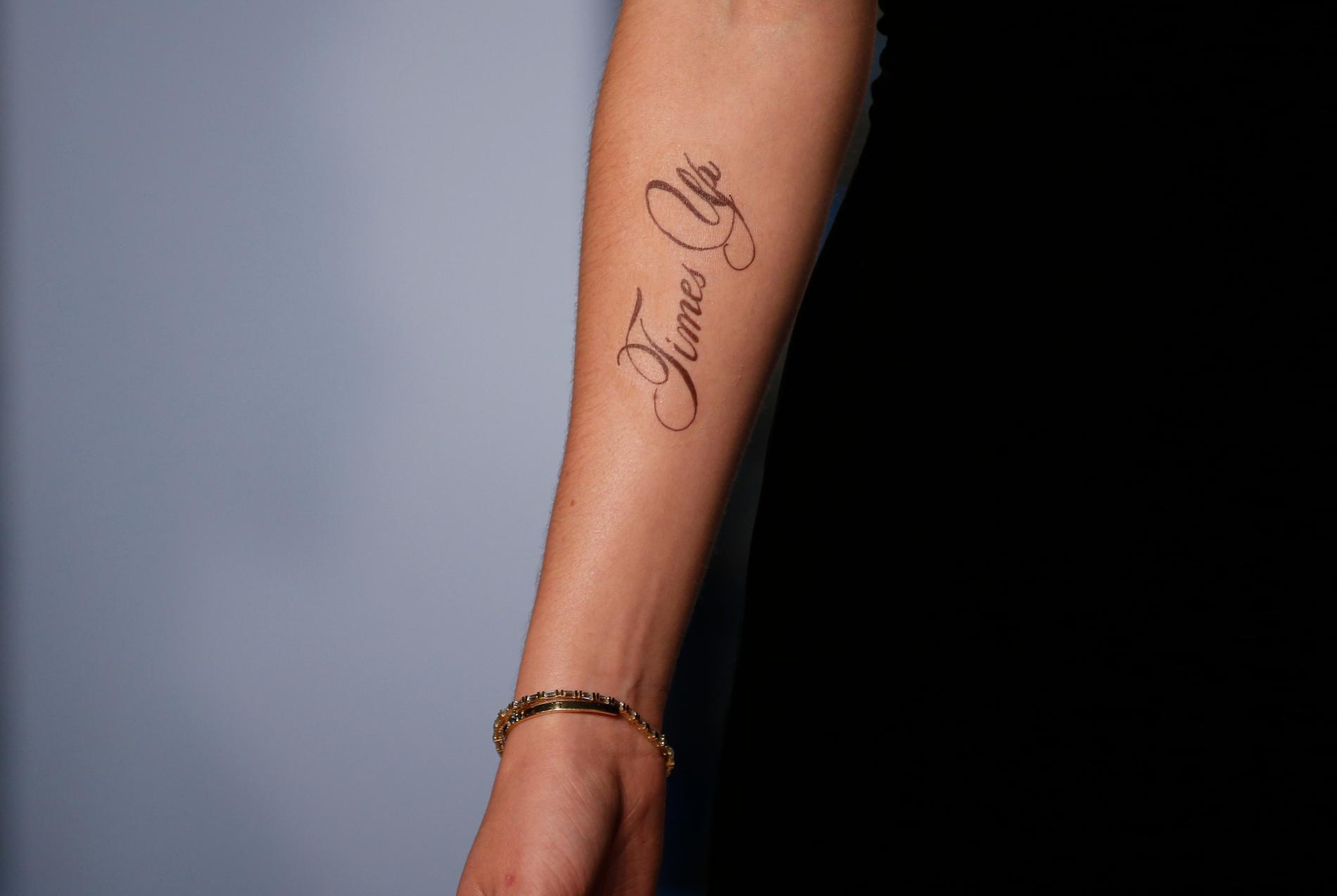 Emma Watsons tatuering var felstavad. Rätt ska vara: ”Time’s up”.