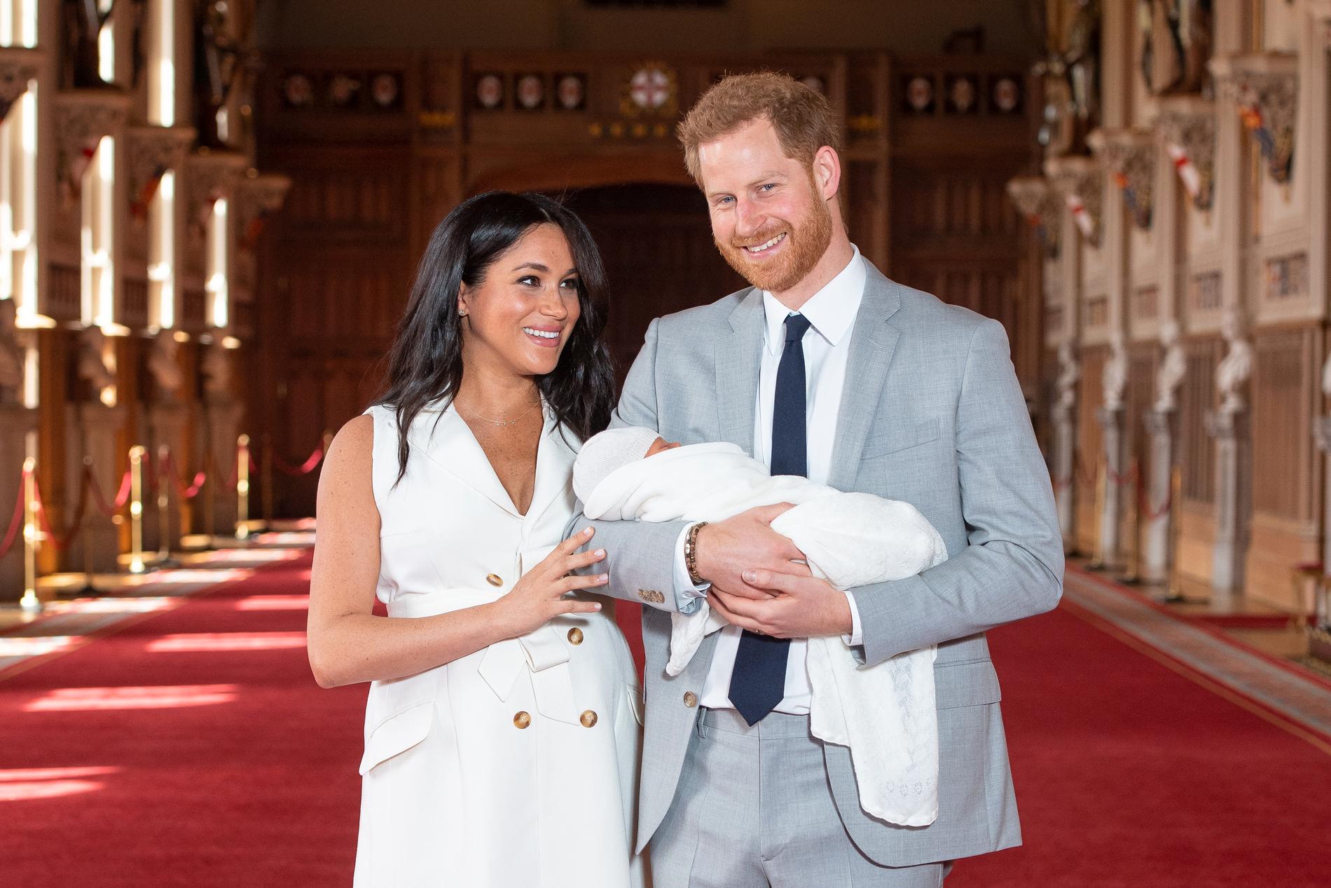 Harry och Meghan med nyfödde sonen Archie Harrison Mountbatten-Windsor 2019.