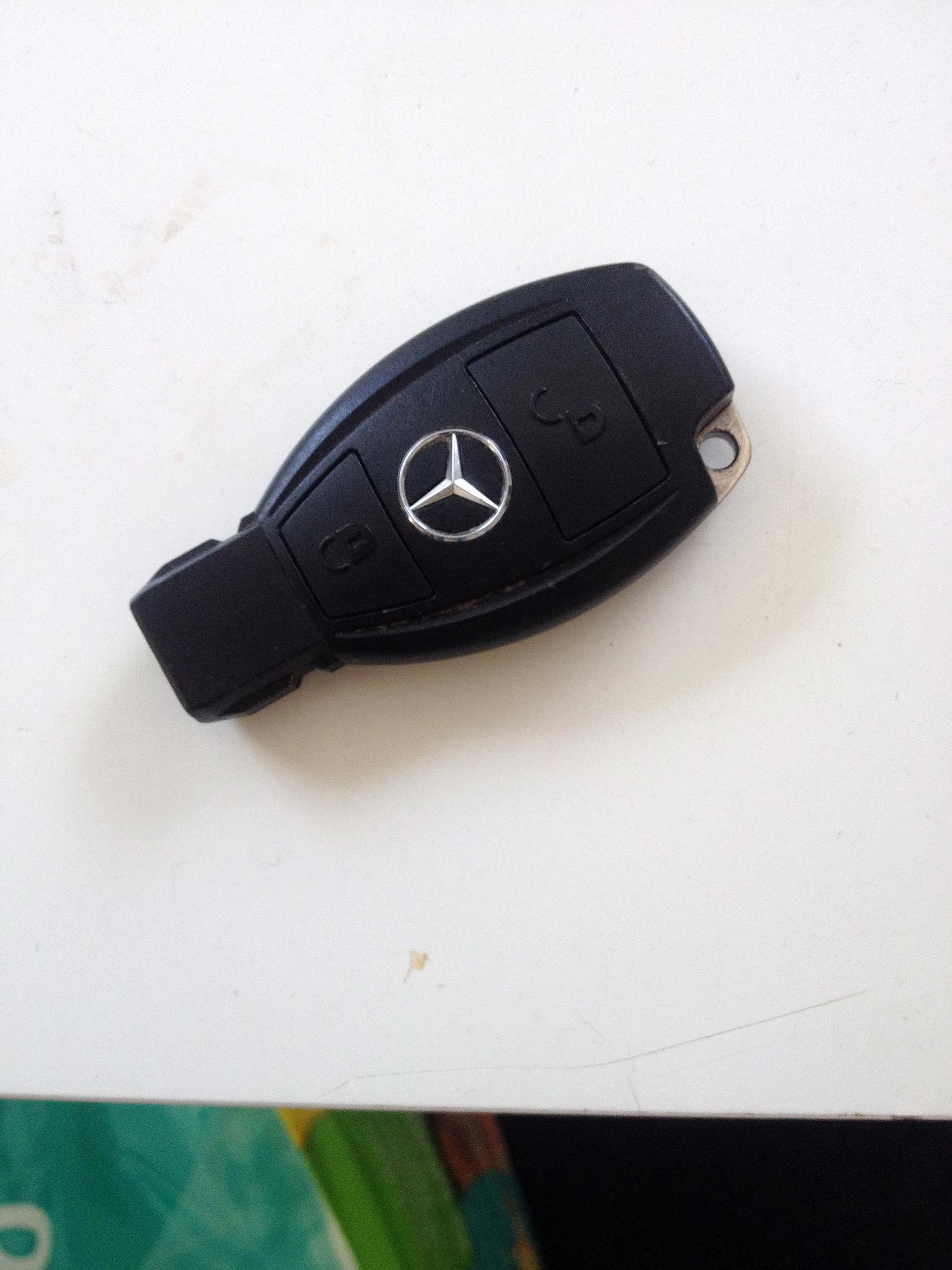 Nyckel till en Mercedes.