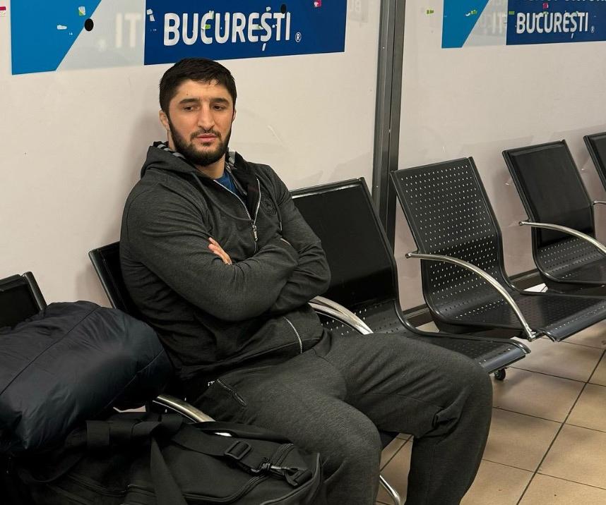 Abdulrasjid Sadulajev på flygplatsen i Bukarest.
