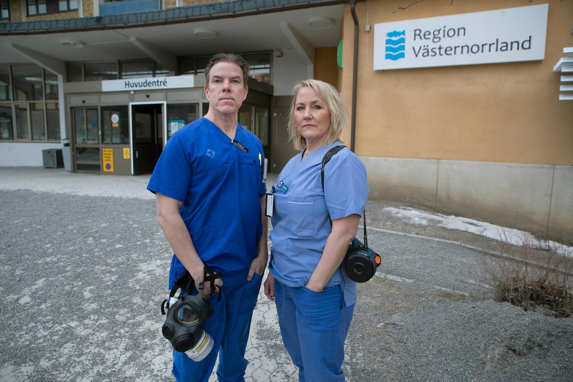 ”Politikerna är välkomna att komma ut i verksamheten, de kan inte bara sitta i konferensrum eller läsa konsultrapporter”, säger Magnus Asplund, sjuksköterska på Sollefteå sjukhus, med sin fru, sjuksköterskan Lena Hedström Asplund. 