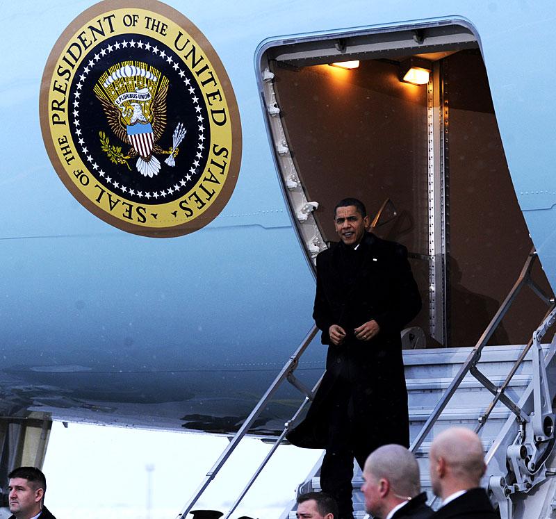 USA:s president Barack Obama har nu landat i Köpenhamn och är på väg till klimatmötet på Bella Center.