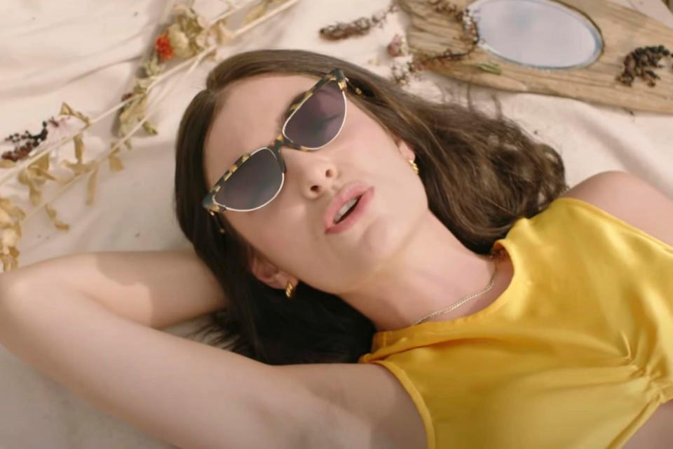 Lorde njuter av solkraft i videon till nya singeln. 