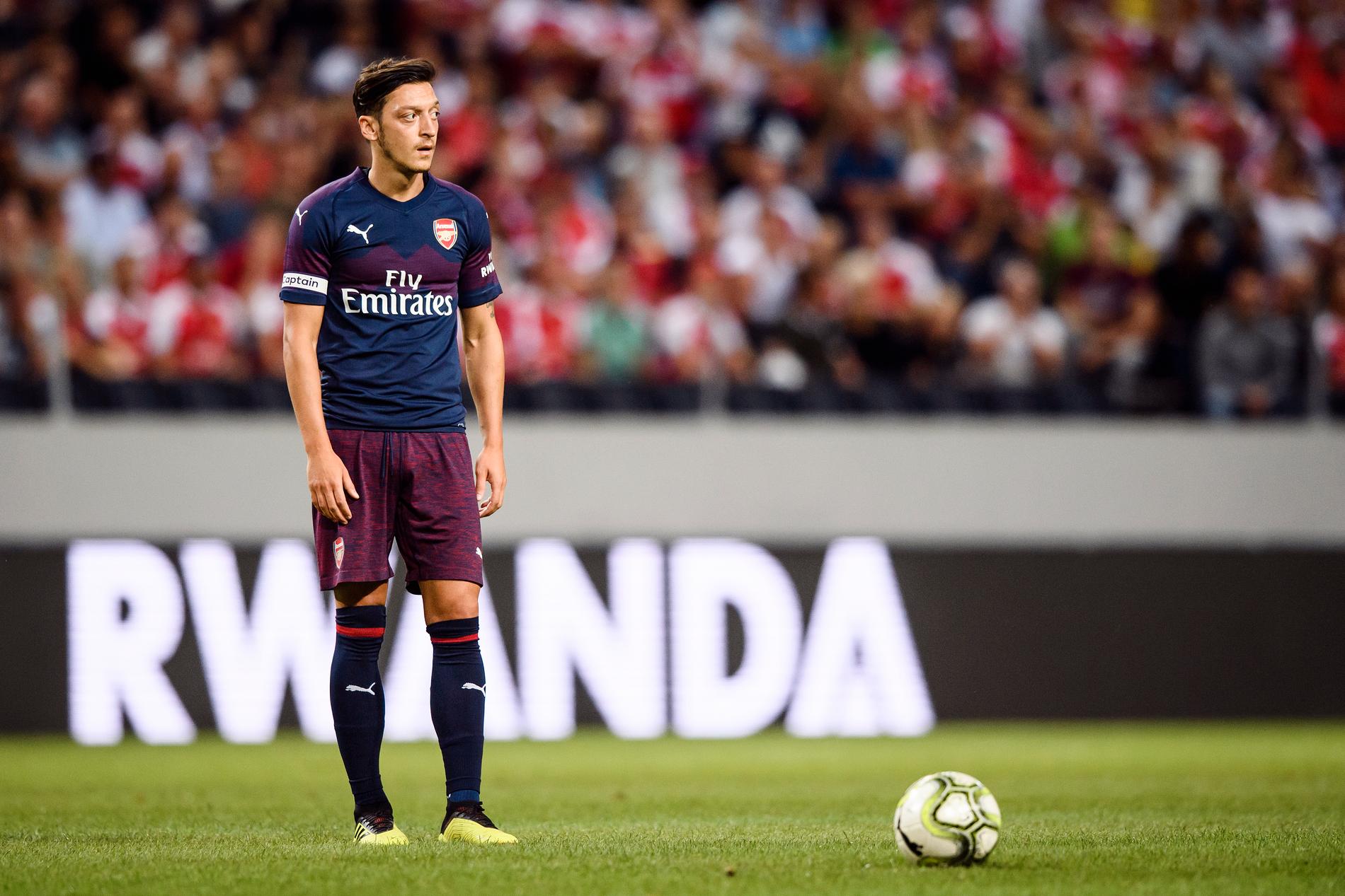 Özil under en match mellan Arsenal och Lazio 2018. 