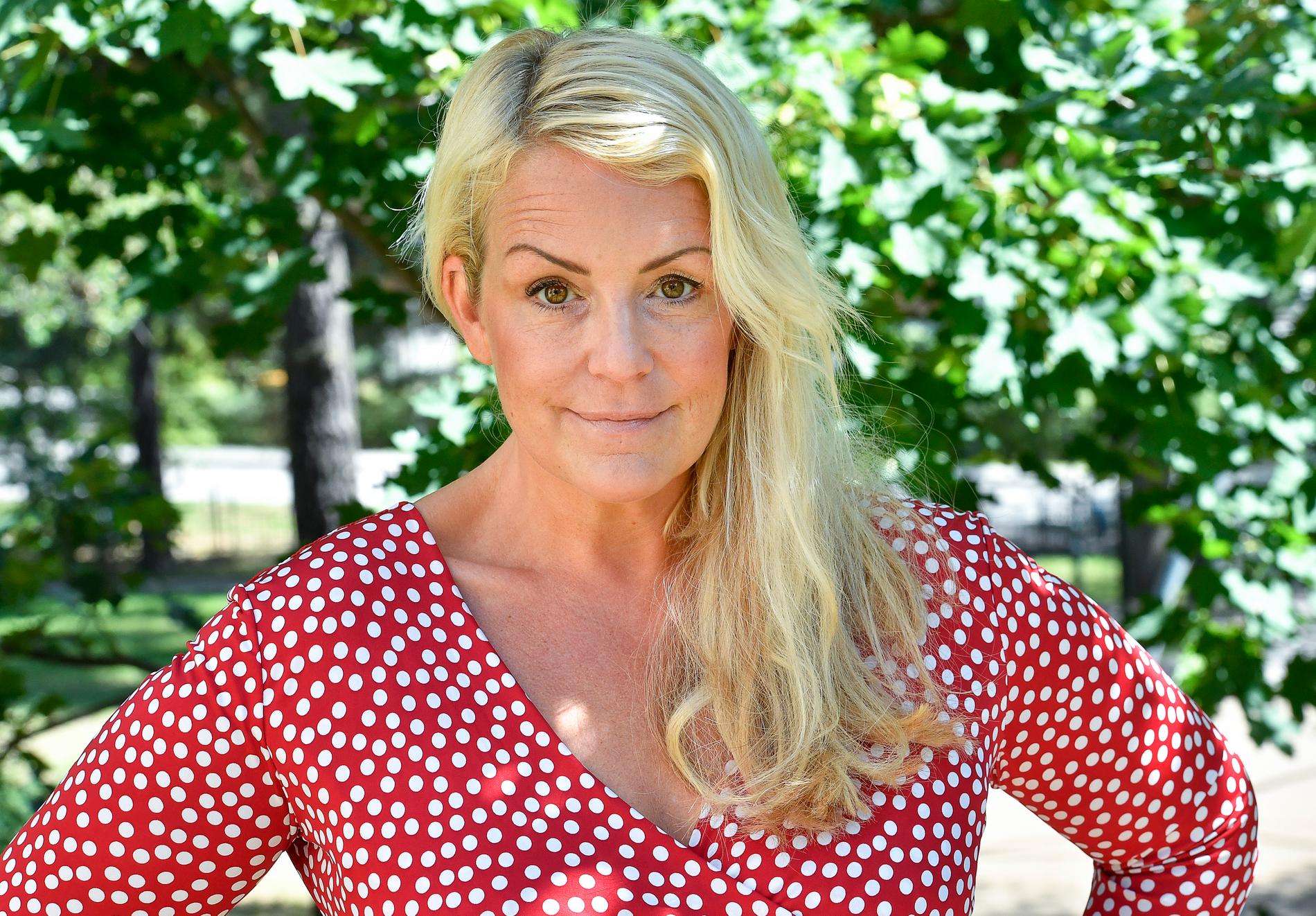 Komikern Karin Adelsköld, 45, berättar hur hon mött kärleken i ”Sveriges roligaste och snällaste kille”.  