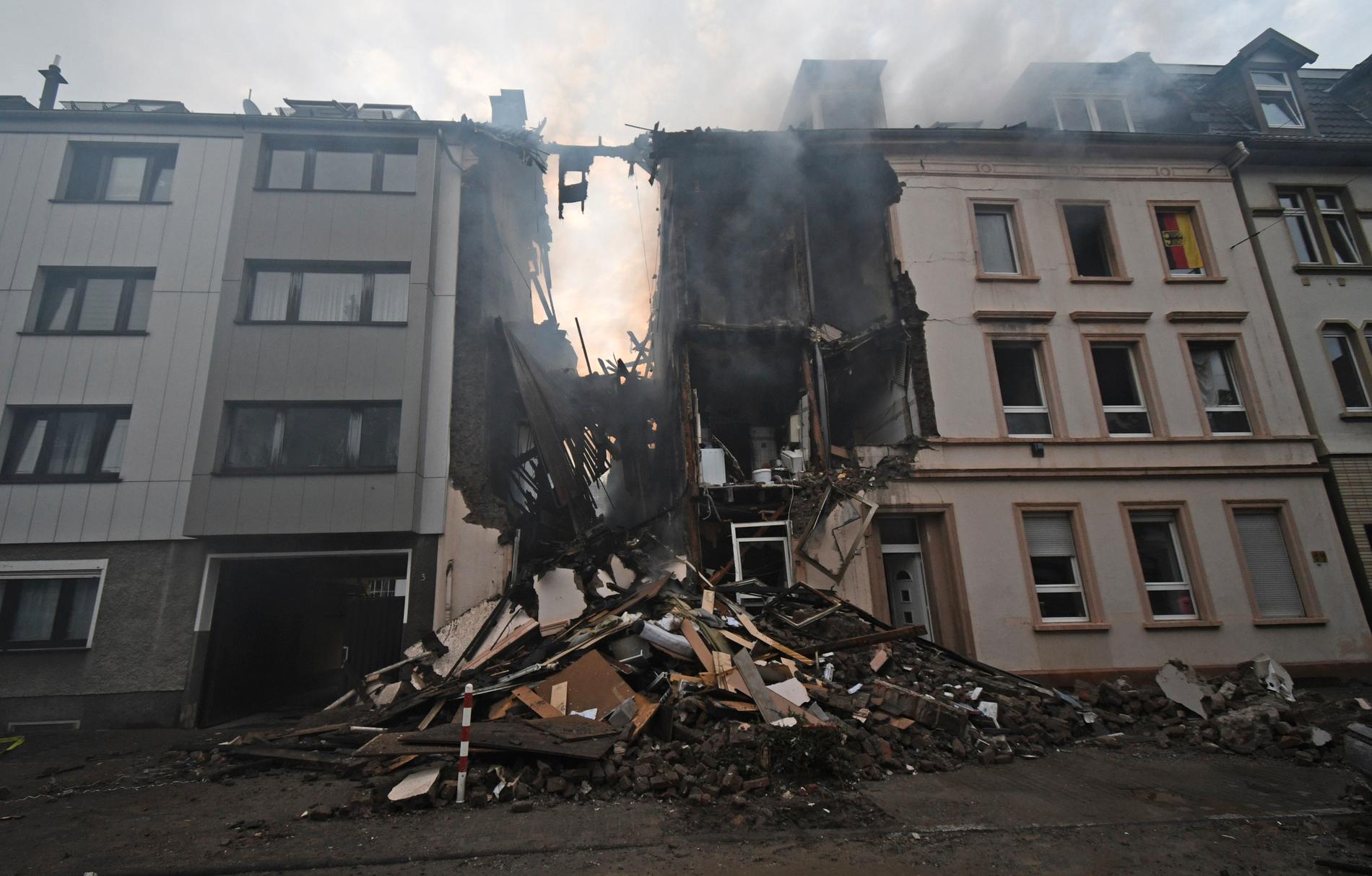 Ett flervåningshus rasade samman i explosionen.