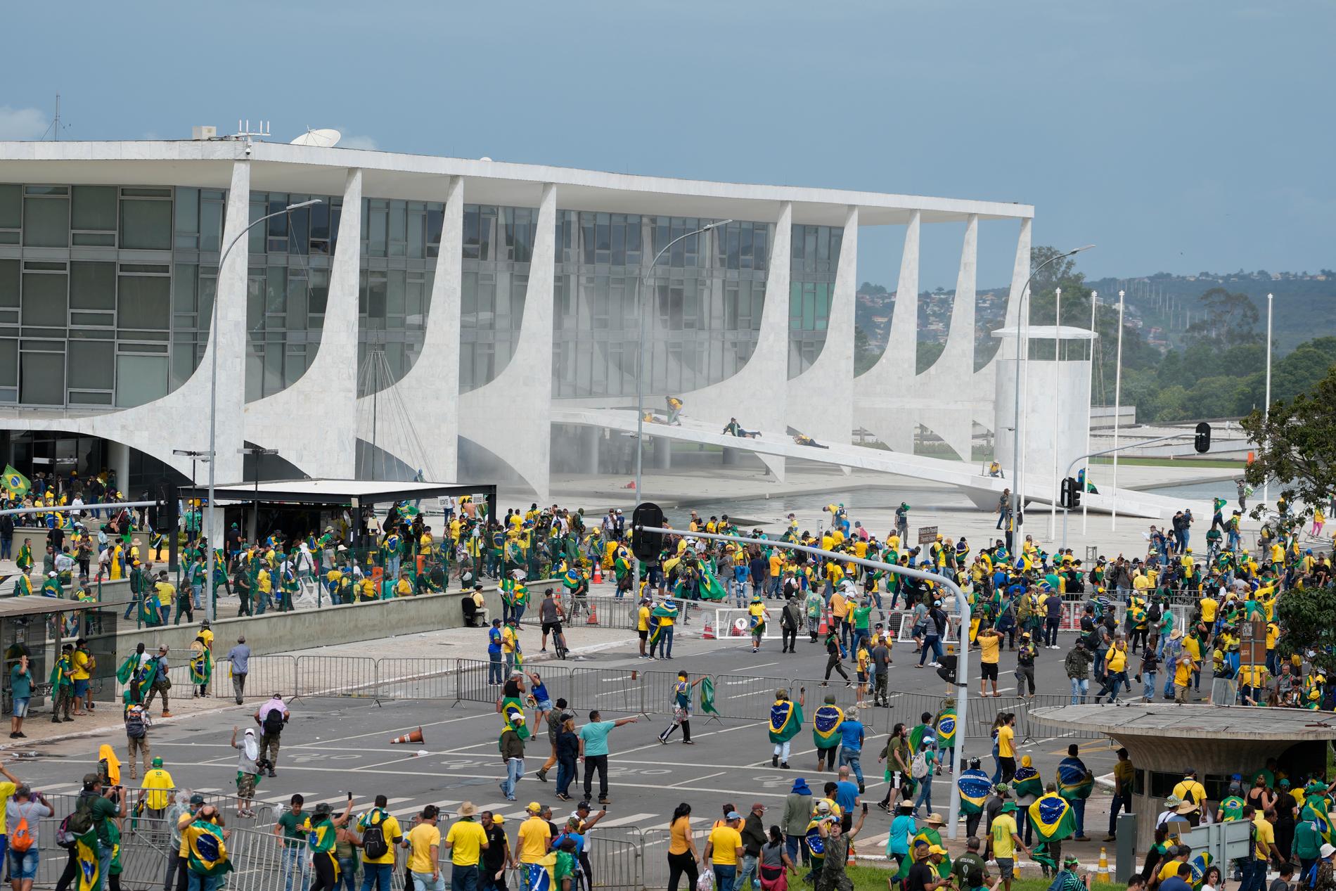 Bolsonaroanhängare stormade kongressen under söndagen.