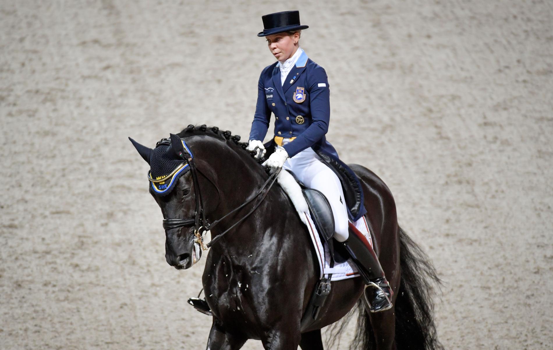 Therese Nilshagen och hästen Dante Weltino.