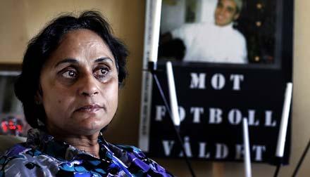 vill gå vidare Fem år efter sonen Tonys död vill Radha Deogan gå vidare i livet. Men först ville hon läsa utredningen. Det får hon inte – polisen har kastat hela utredningen. ”Det känns overkligt. Ofattbart”, säger Radha.