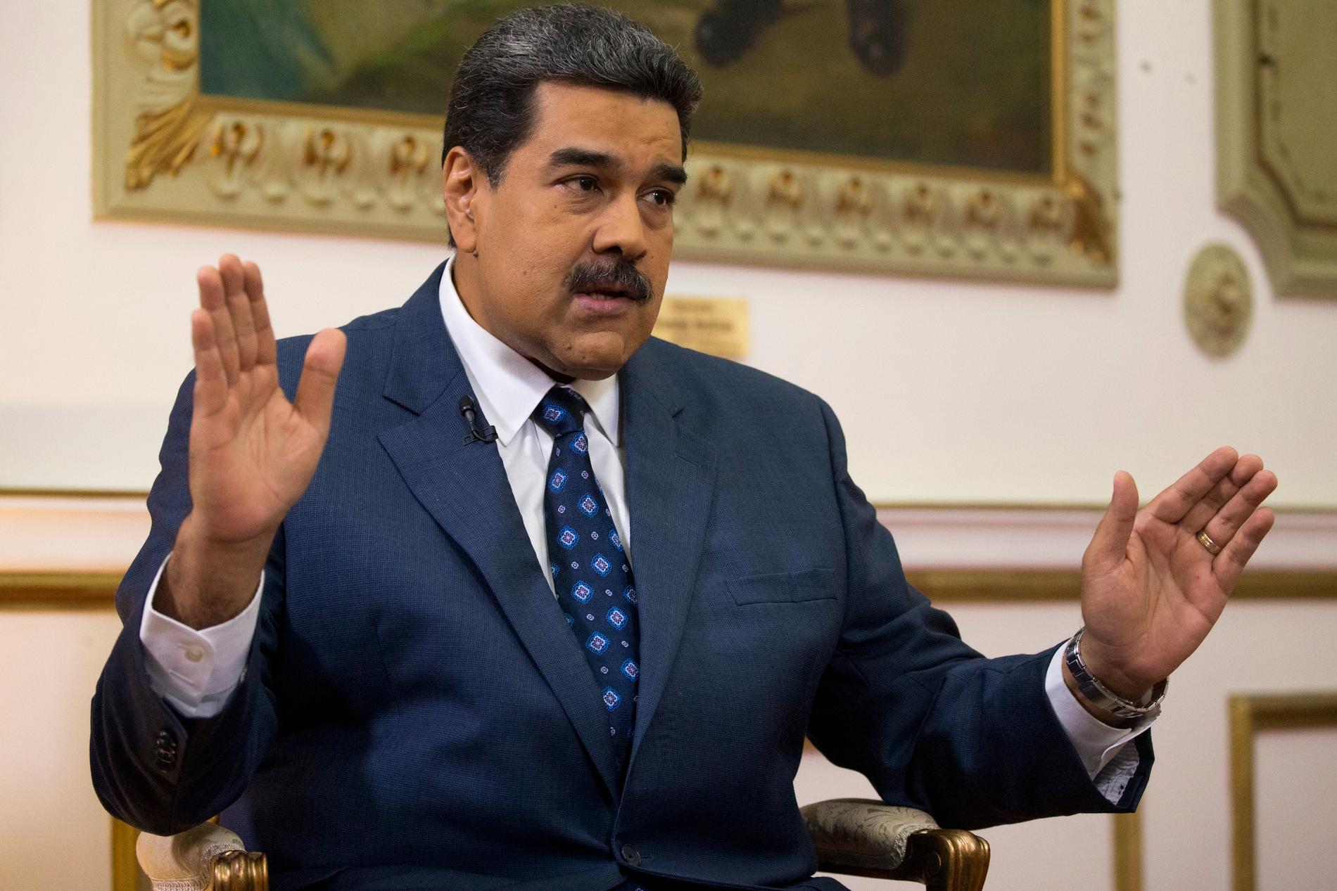 Venezuelas president Nicolás Maduro under en intervju med nyhetsbyrån AP i presidentpalatset i Caracas i februari.