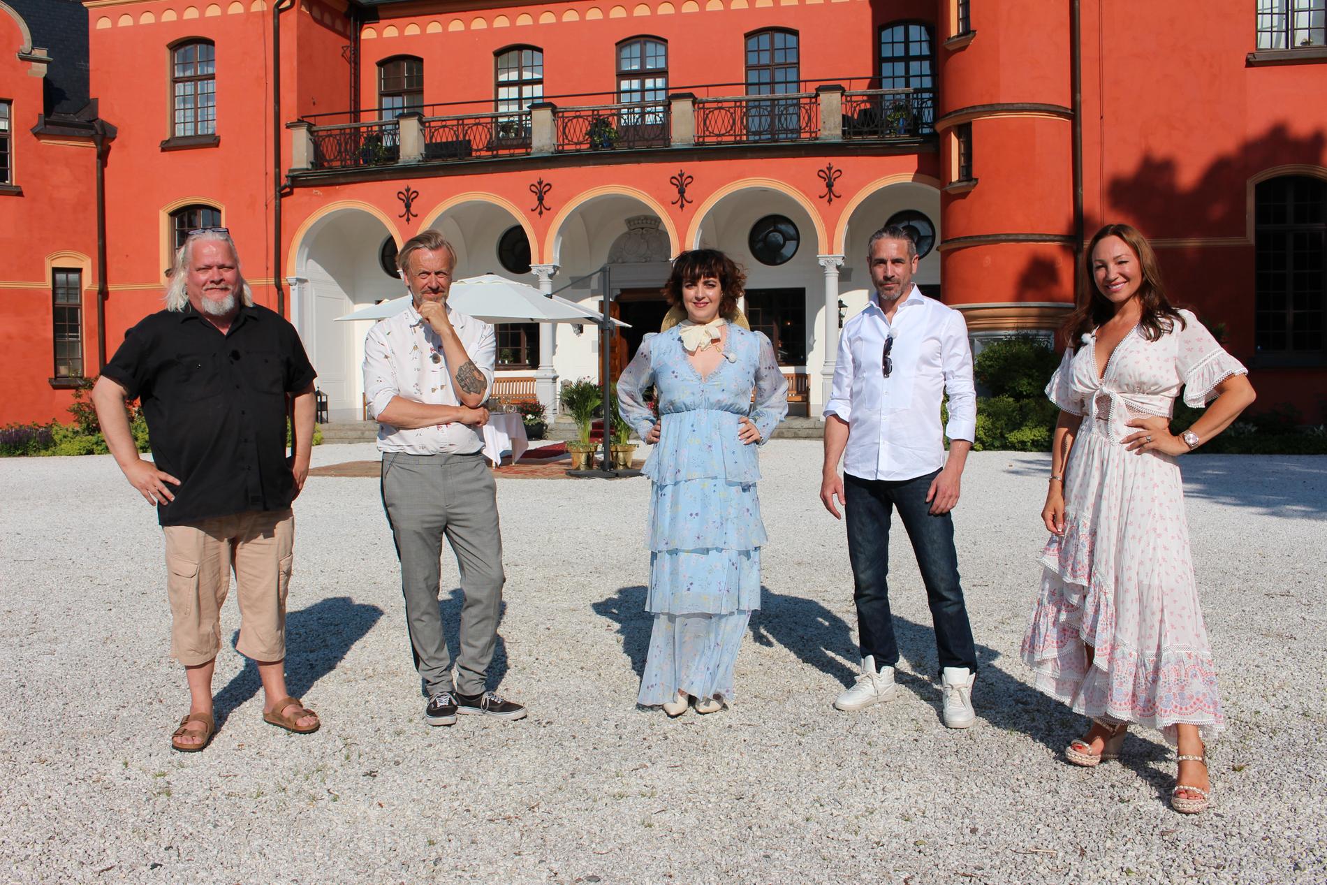 Från vänster: Kjell Wilhelmsen, Ernst Billgren, Shima Niavarani, Ola Rapace och Charlotte Perrelli. Pressbild.