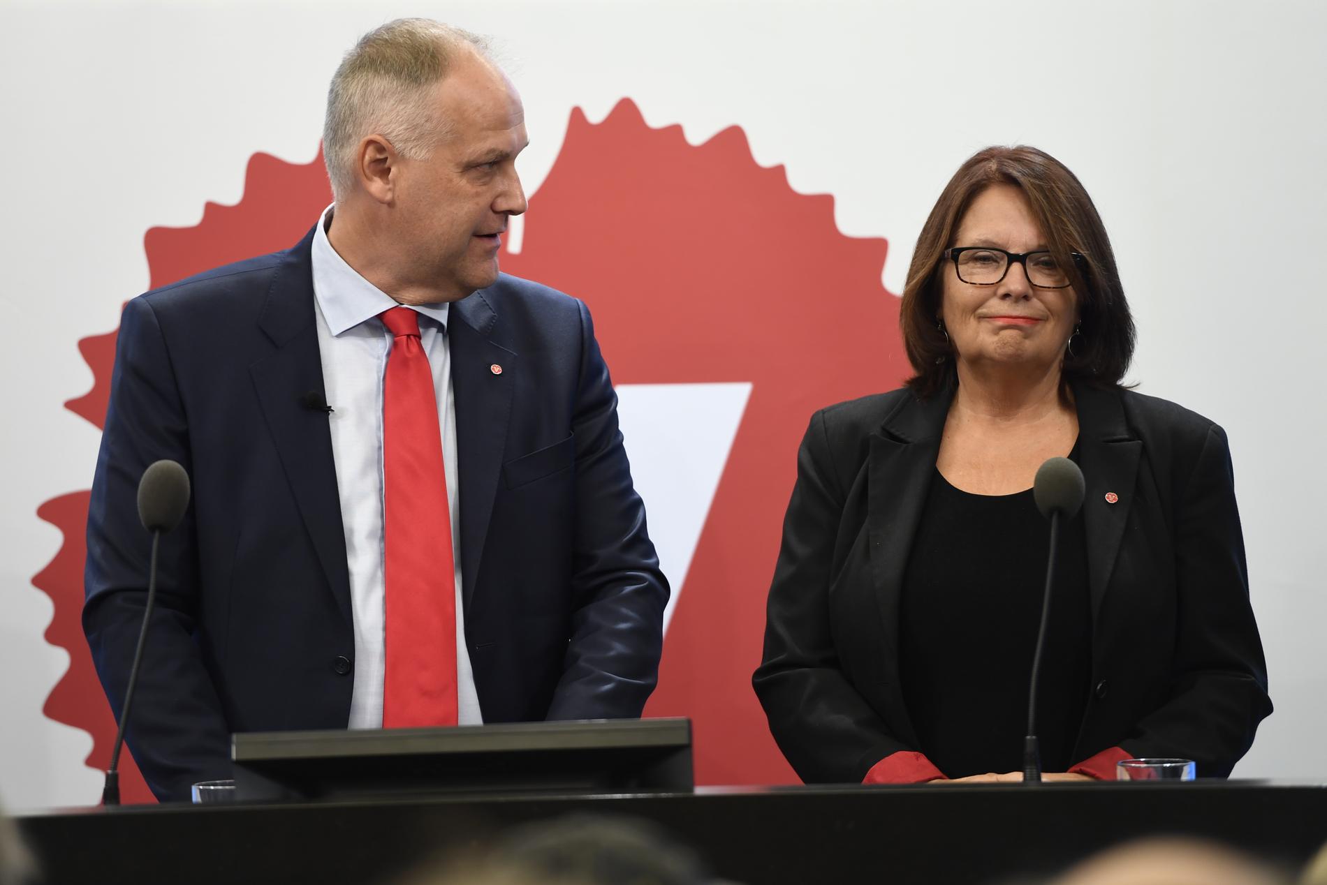 Vänsterpartiets Jonas Sjöstedt med riksdagsledamoten Lotta Johnsson Fornarve.