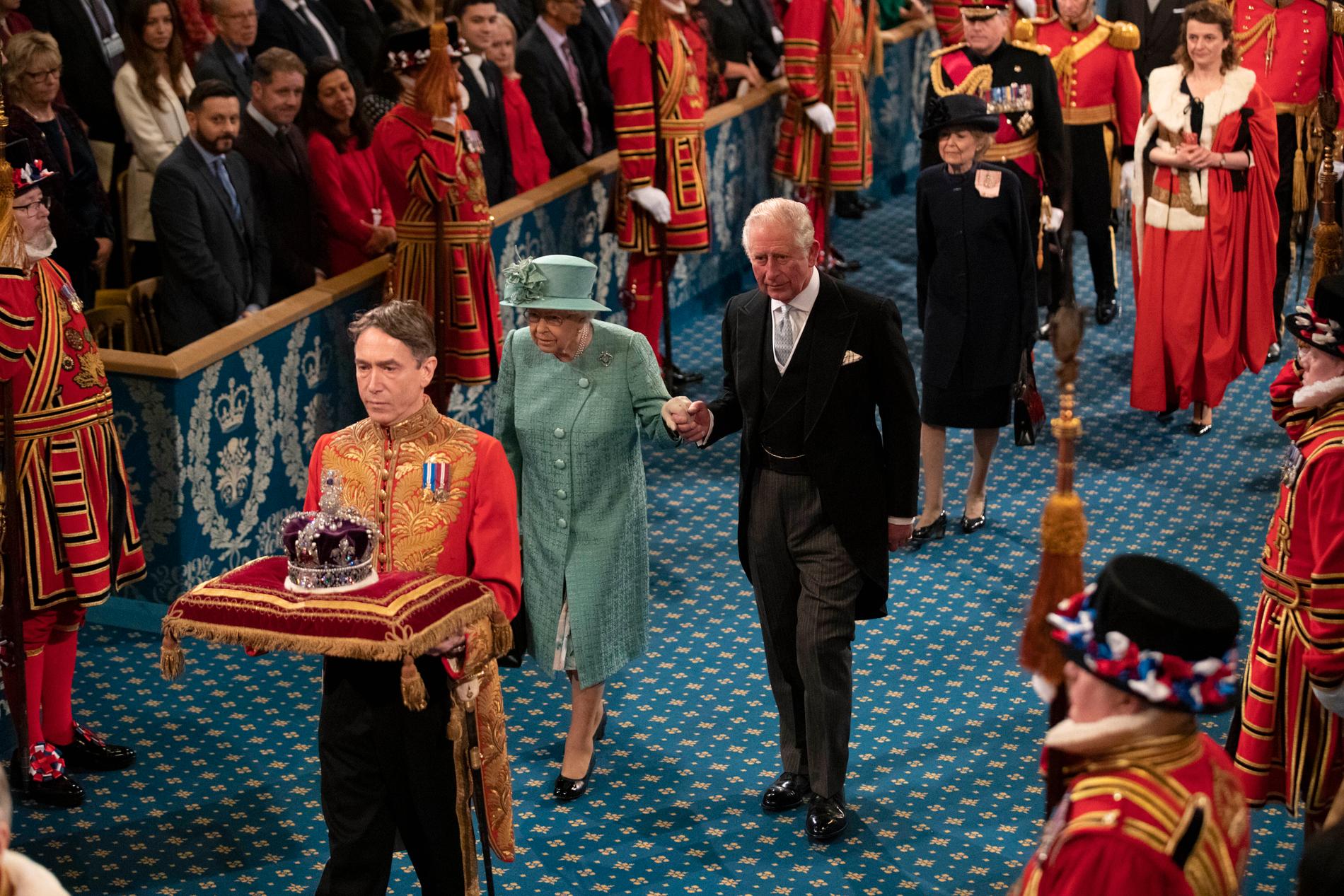 Drottning Elizabeth och prins Charles.