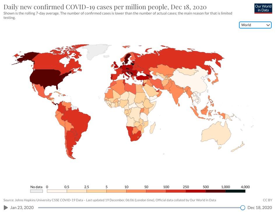 Sverige lyser mörkrött på kartan som visar hur allvarlig smittspridningen är i världen just nu.