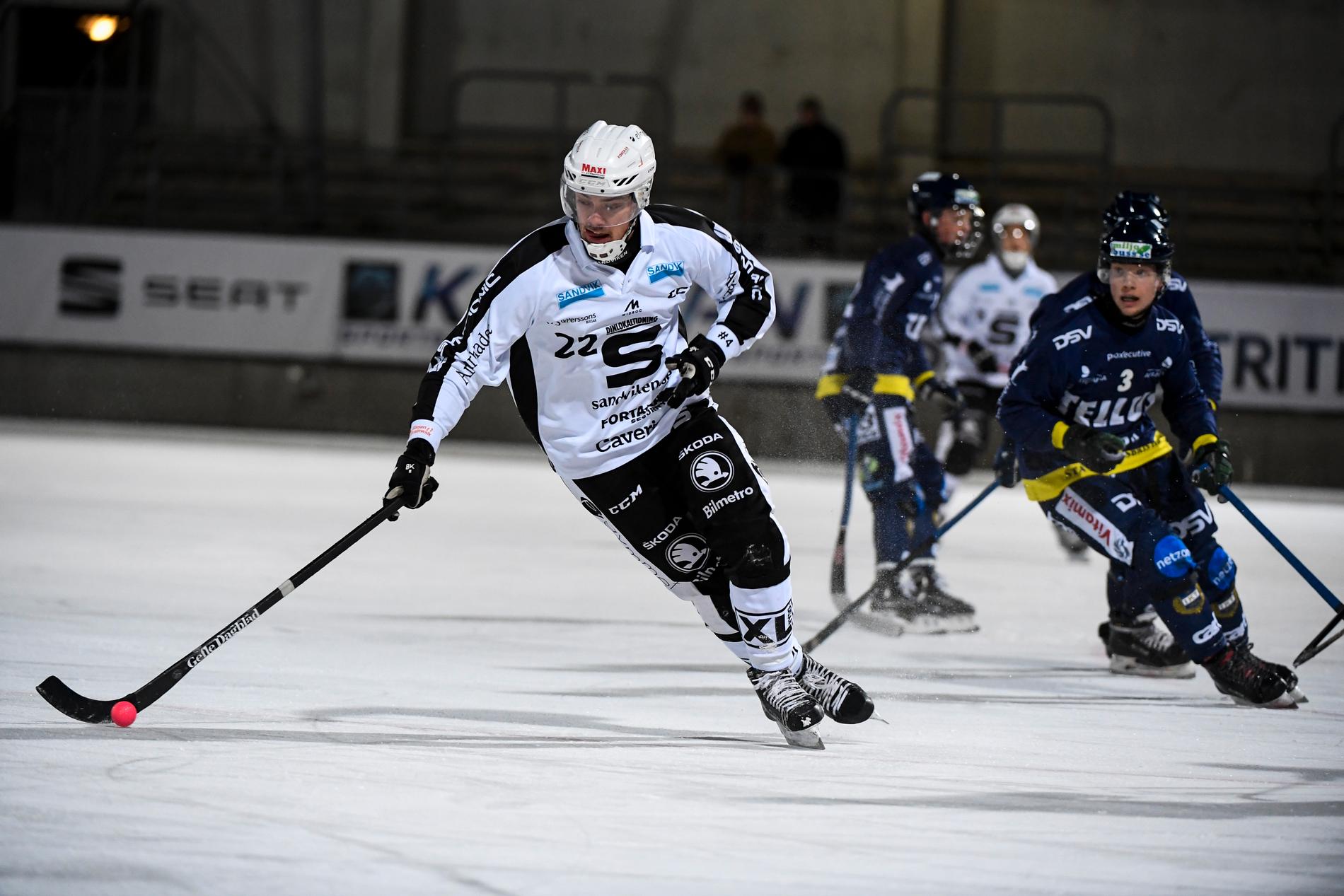 Dennis Henriksen sköt tre mål för Sandviken. Arkivbild.