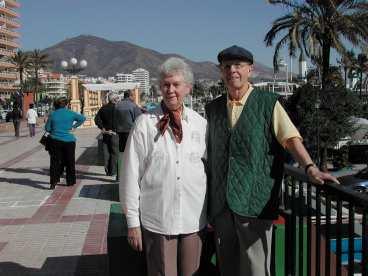 Astrid och Lars Lerjestad trivs bra här, med Fuengirolas långa strandpromenad utanför dörren och många nyfunna vänner att umgås med.