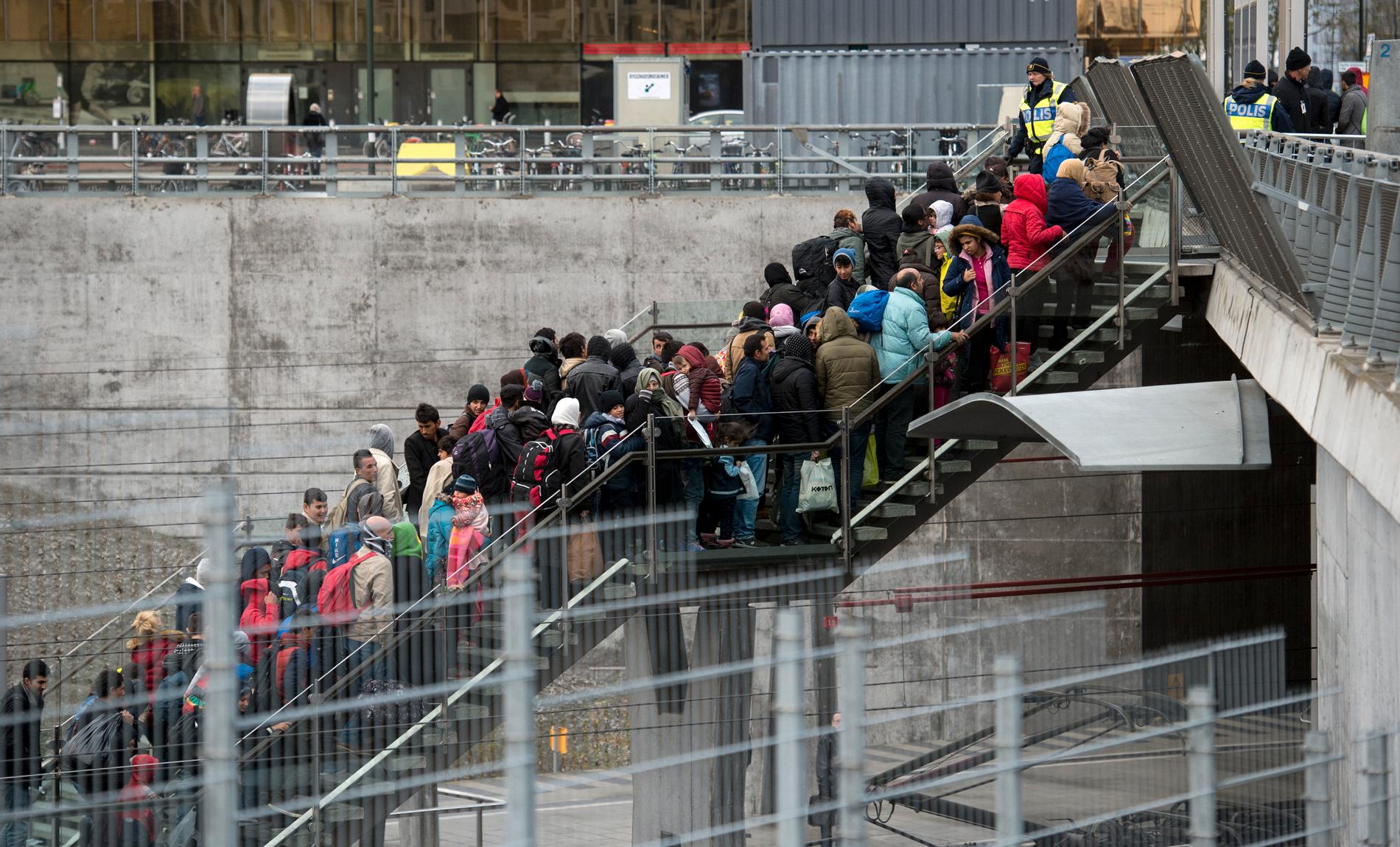 Ankommande vid Hyllie station i Malmö under flyktingvågen 2015. Arkivbild. 