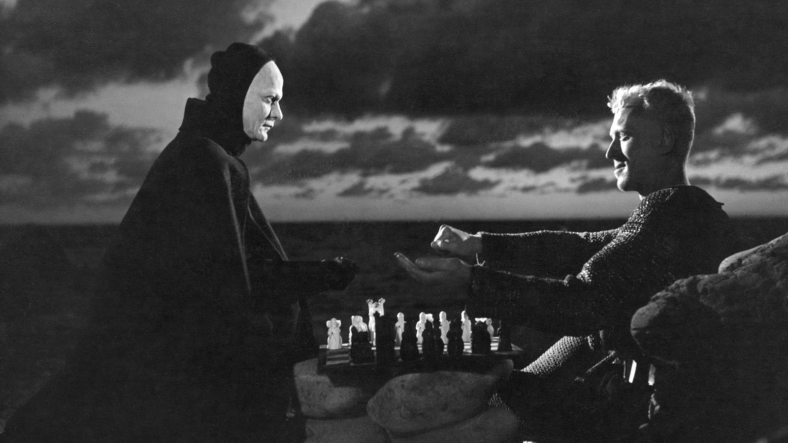 Max von Sydow (t h) spelar schack med Döden i ”Det sjunde inseglet”.