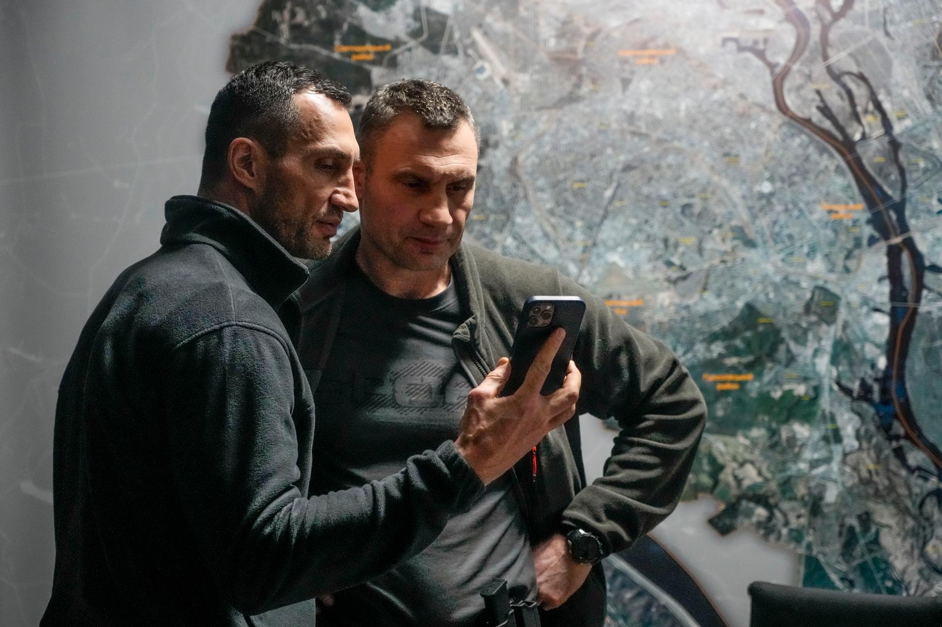 Boxarbröderna Vitali och Wladimir Klitschko har blivit viktiga ledare för Ukraina under kriget.