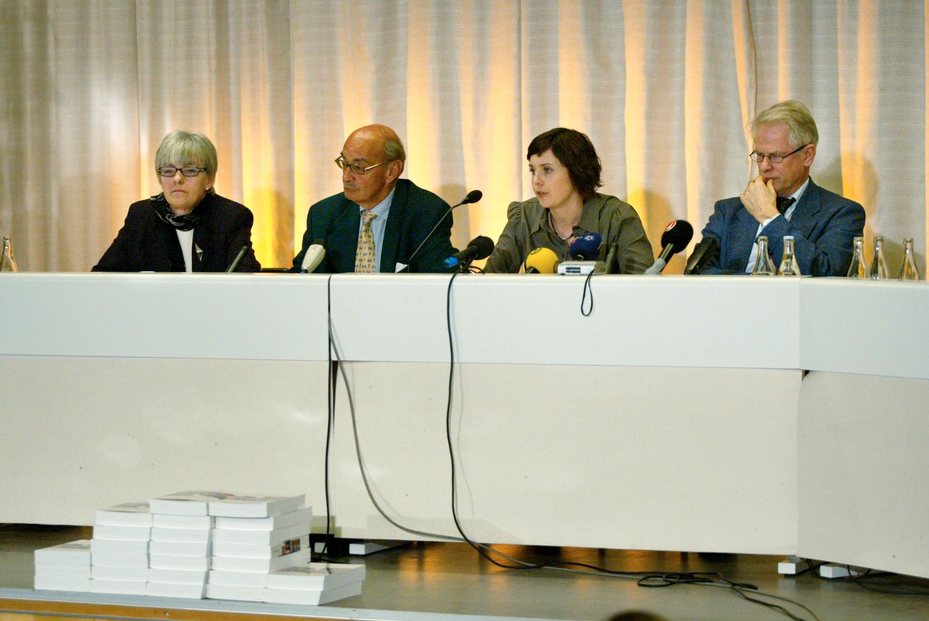 Göteborgskommittén presenterade sin slutrapport. Från vänster Marianne Eliason, Ulf Adelsohn, Malin Berggren och Ingvar Carlsson.