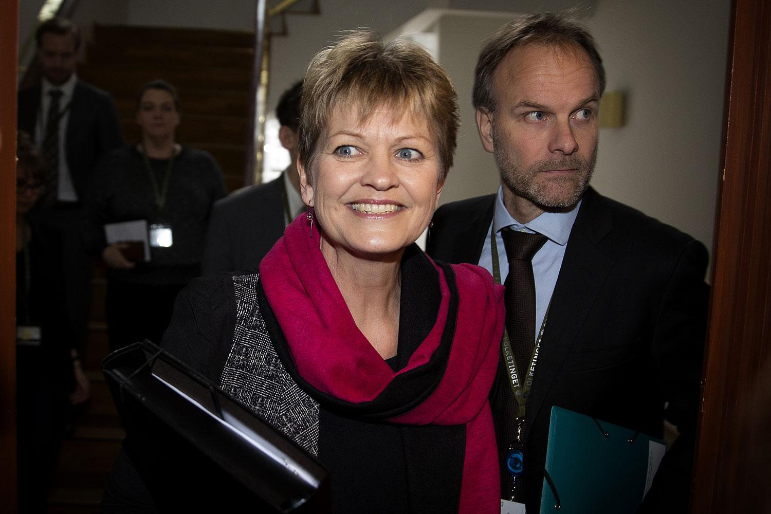 Danmarks miljöminister Eva Kjer Hansen avgår.
