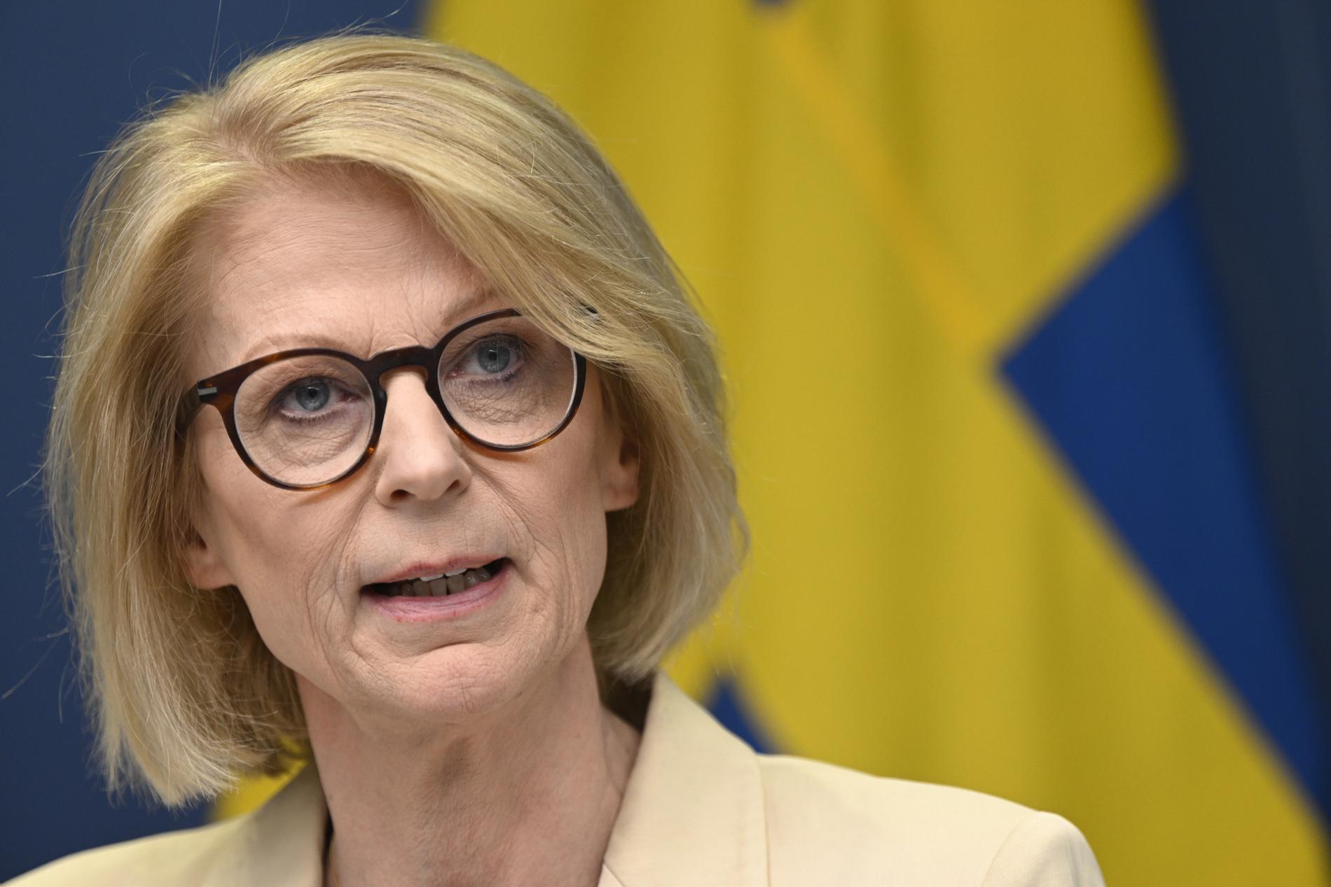 Regiontopparna vill förmå finansminister Elisabeth Svantesson att öppna plånboken. 
