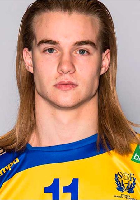 Lukas Nilsson, 19.
Nummer: 11.
Position: Vänsternia/mittnia.
A-landskamper: 8.
Mål: 21.
Klubb: Ystads IF.