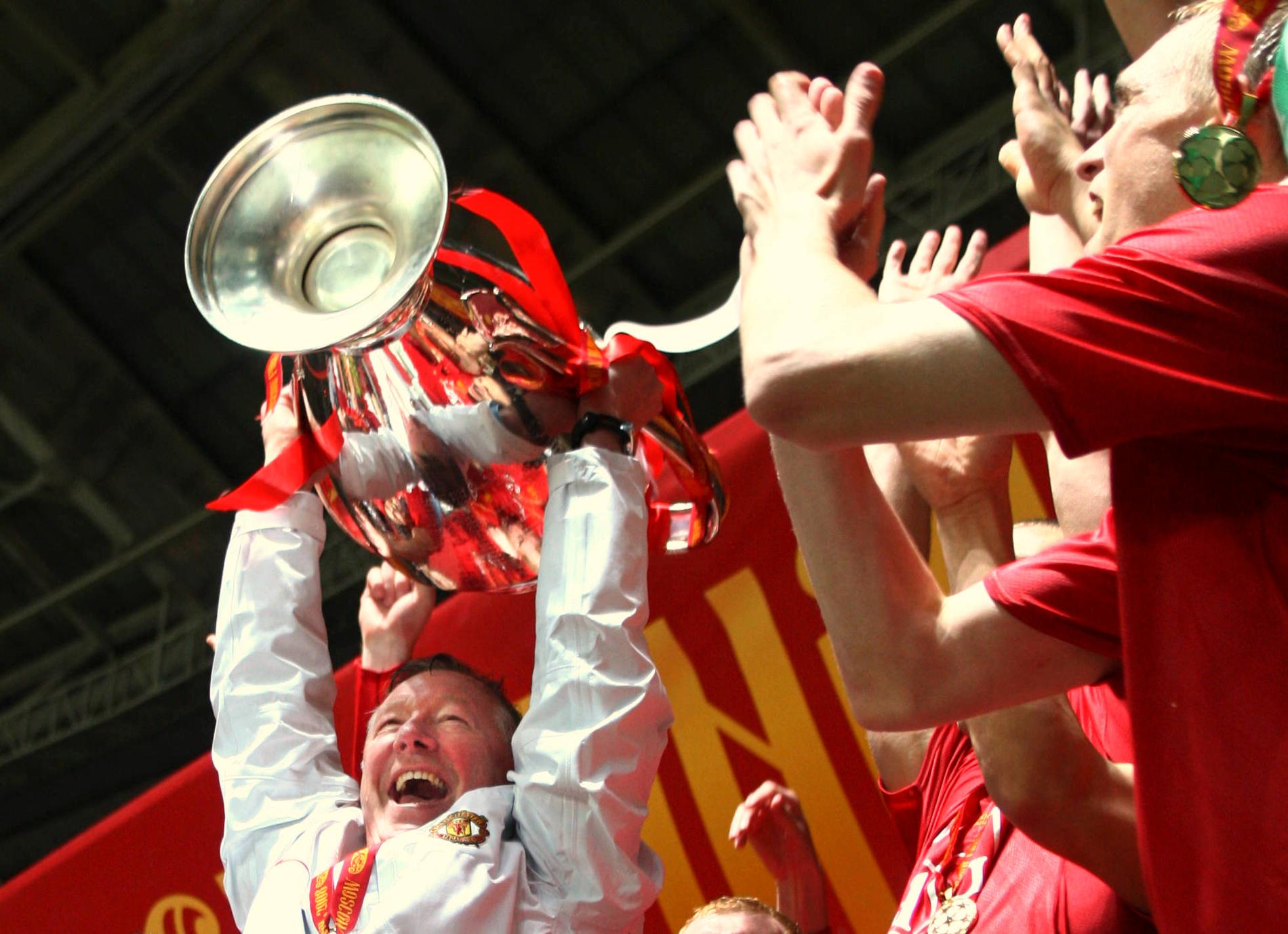 Sir Alex Ferguson med Champions League-pokalen 2008. 
