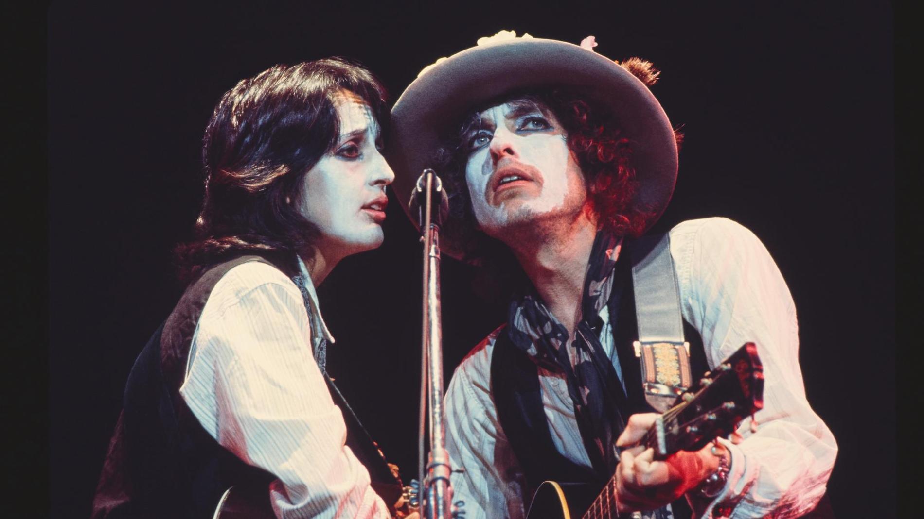 Joan Baez var en av gästerna på Bob Dylans ”Rolling thunder revue”-turné 1975–76. 